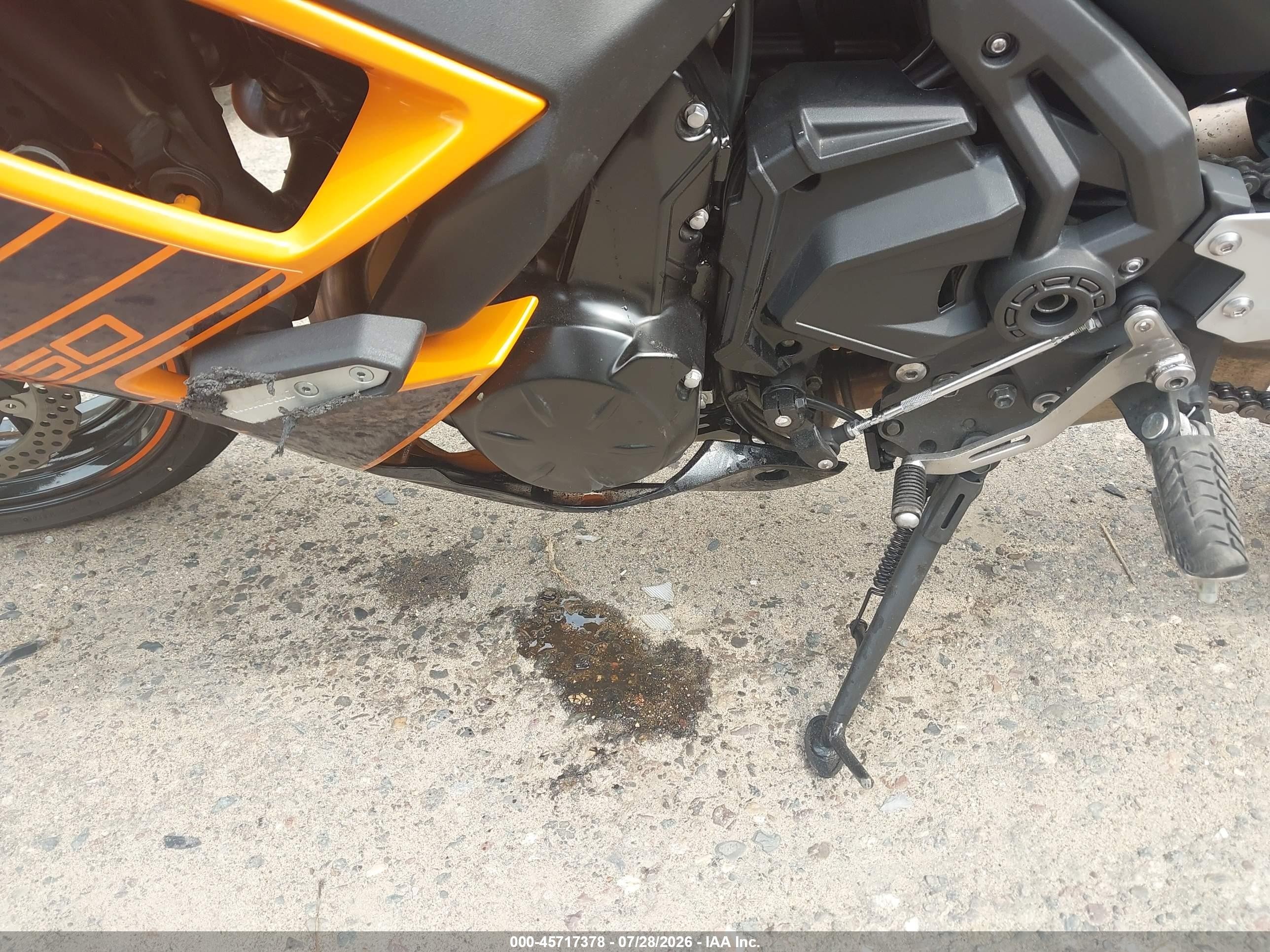 2025 Kawasaki Ninja VIN ML5EXEP19SDAF8447 IAAI salvage auction — Side, Salvage (Minnesota), sold $2,000 on 2026-10-06 (photo 9)