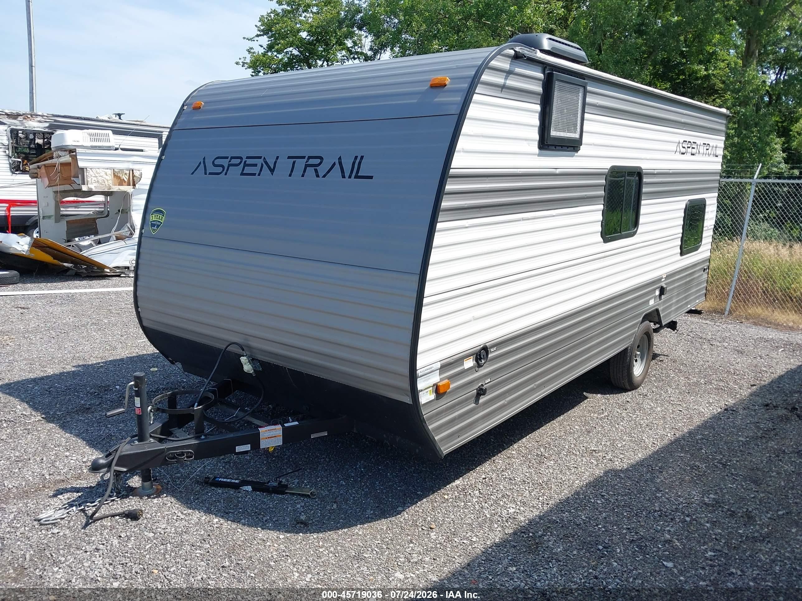 2024 Dutchmen Aspen Trail VIN 4YDTATG16R8922939 IAAI salvage auction — Rear End, Mv-907A (New York), sold $2,375 on 2026-09-23 (photo 2)