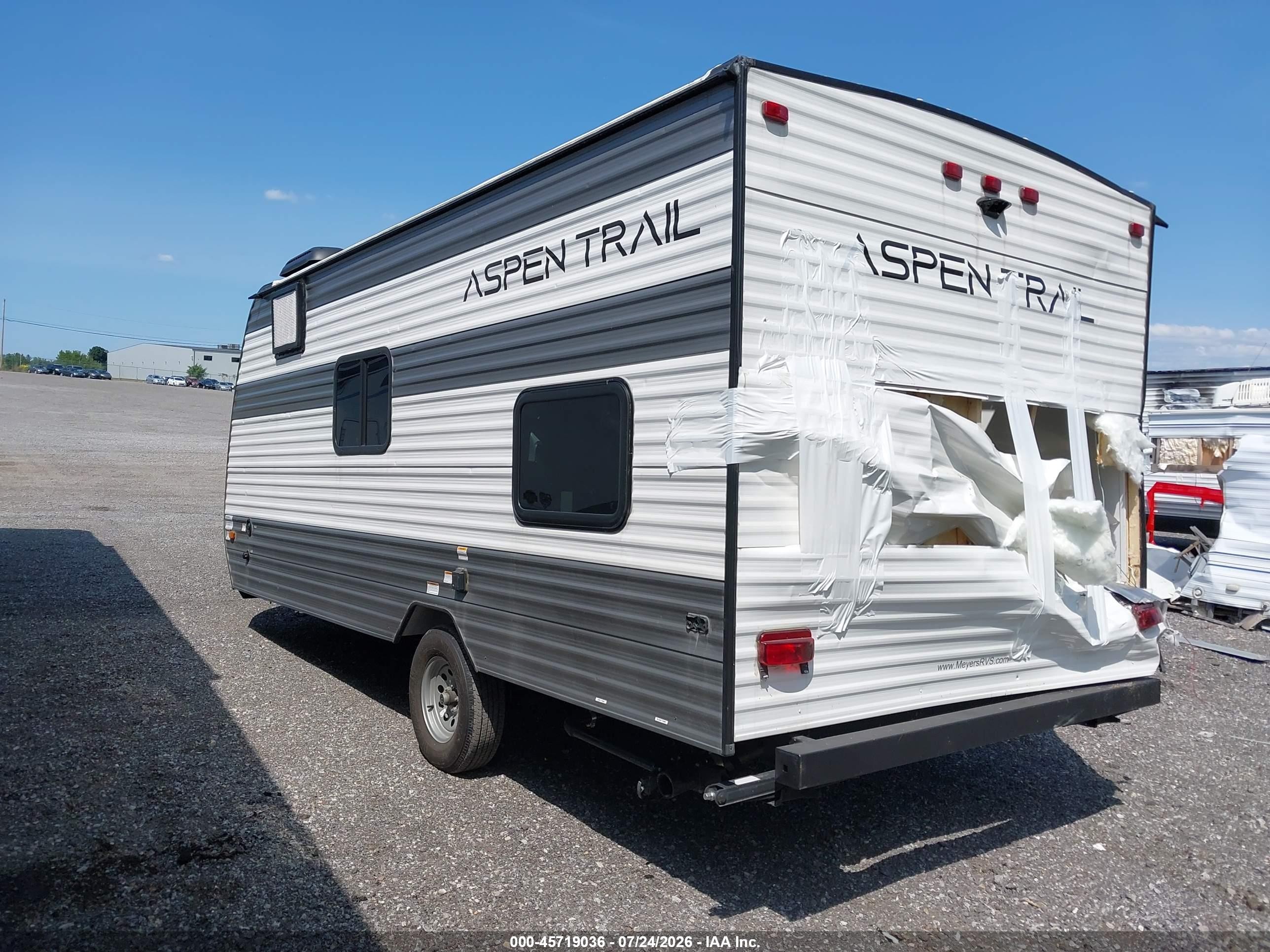 2024 Dutchmen Aspen Trail VIN 4YDTATG16R8922939 IAAI salvage auction — Rear End, Mv-907A (New York), sold $2,375 on 2026-09-23 (photo 3)