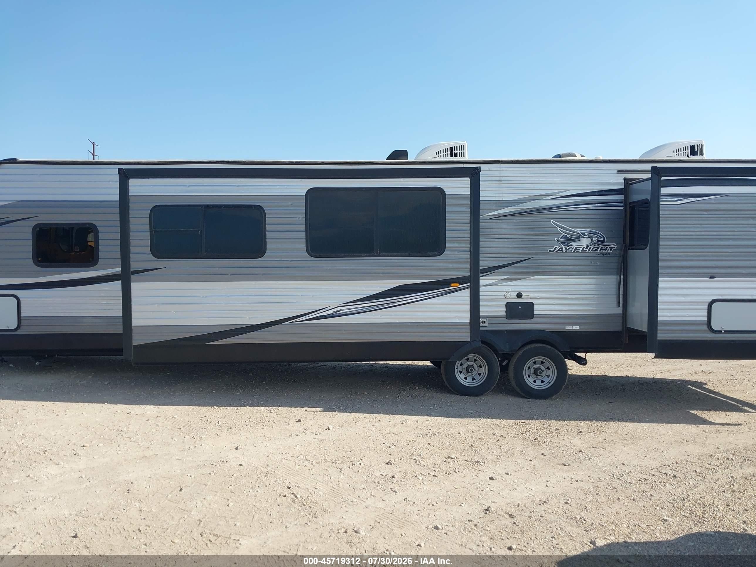 2020 Jayco Jay Flight VIN 1UJBJ0BV2L1T60142 IAAI salvage auction — Hail, Original (Texas), sold $8,400 on 2026-10-05 (photo 6)