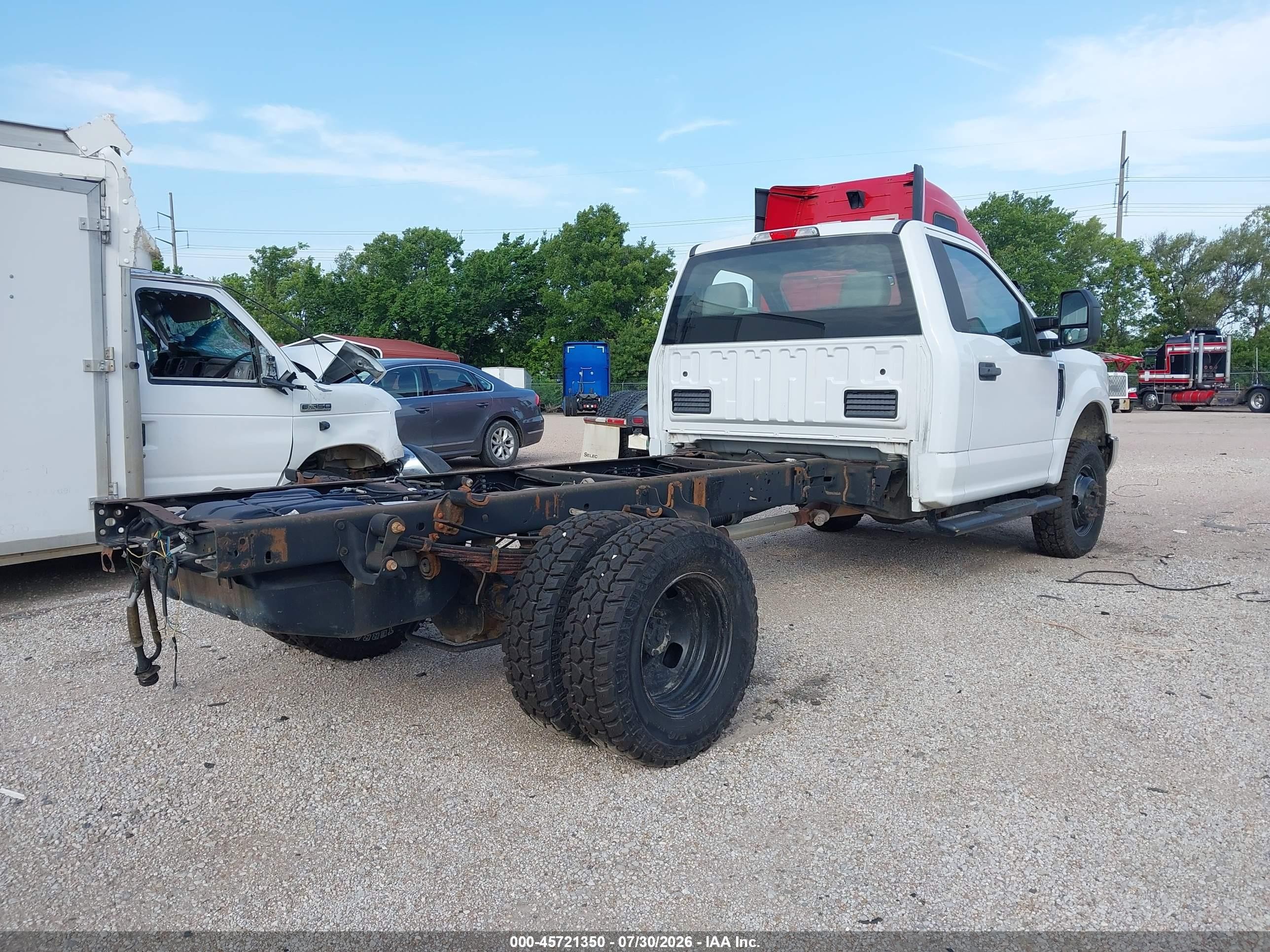 2017 Ford F350 VIN 1FDRF3H61HEE56129 IAAI salvage auction — Hail, Clear (Missouri), sold $7,000 on 2026-09-02 (photo 4)