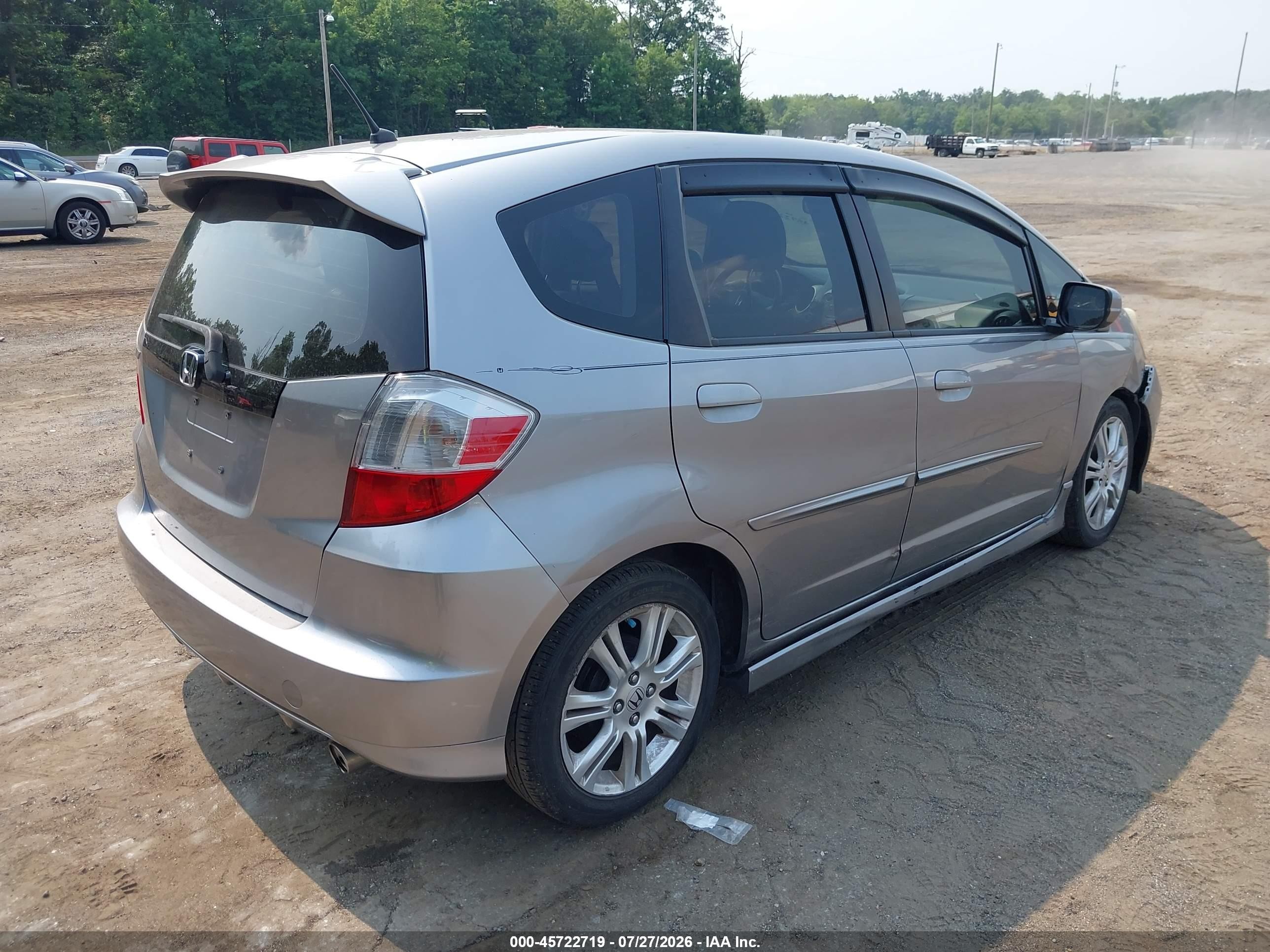 2009 Honda Fit VIN JHMGE88429S065423 IAAI salvage auction — Side, Salvage - Greater Than 75% (Maryland), sold $1,750 on 2026-10-01 (photo 4)