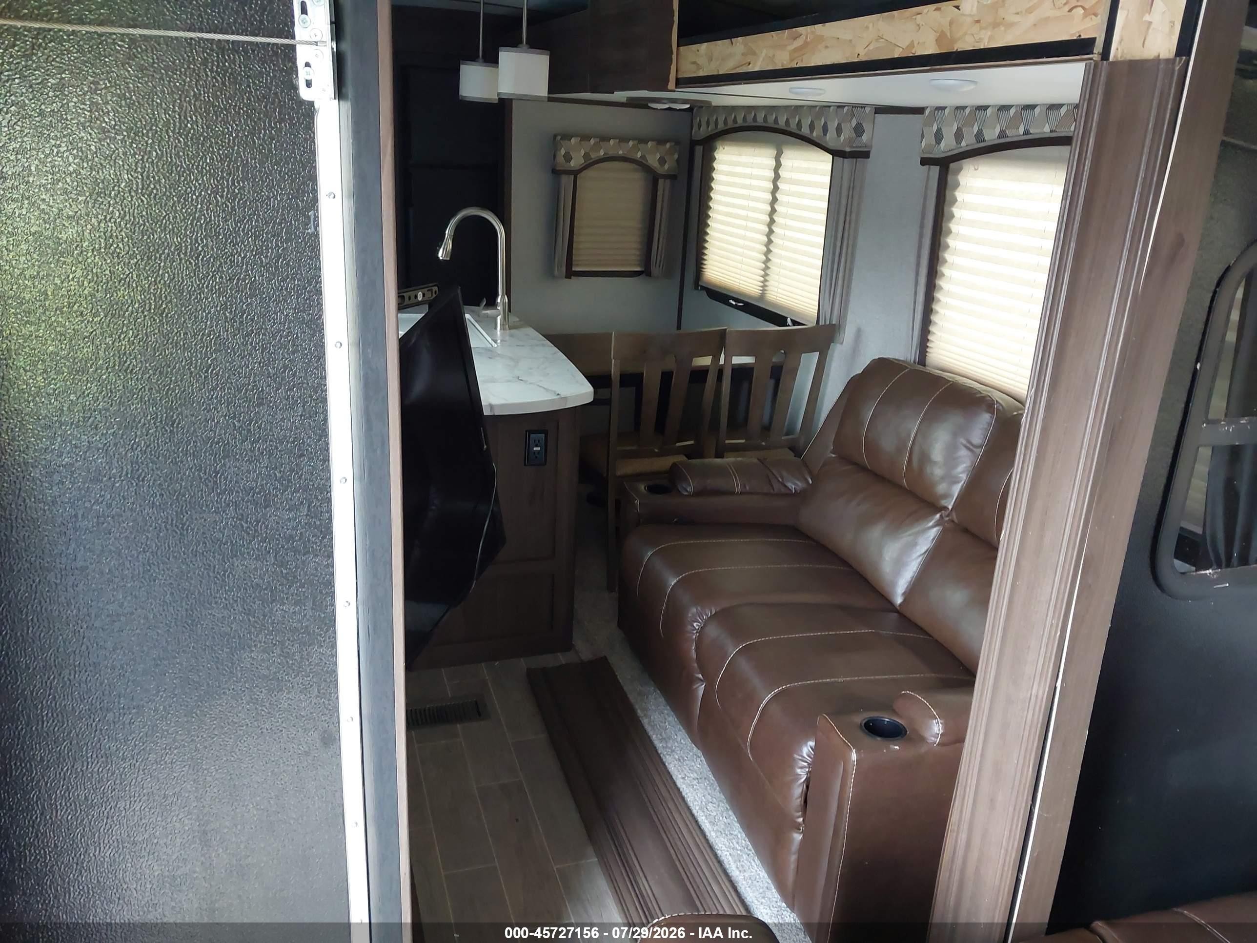 2020 Keystone Rv Laredo VIN 4YDT33522LE600104 IAAI salvage auction — Top/Roof, Salvage (New Jersey), sold $1,800 on 2026-09-23 (photo 5)