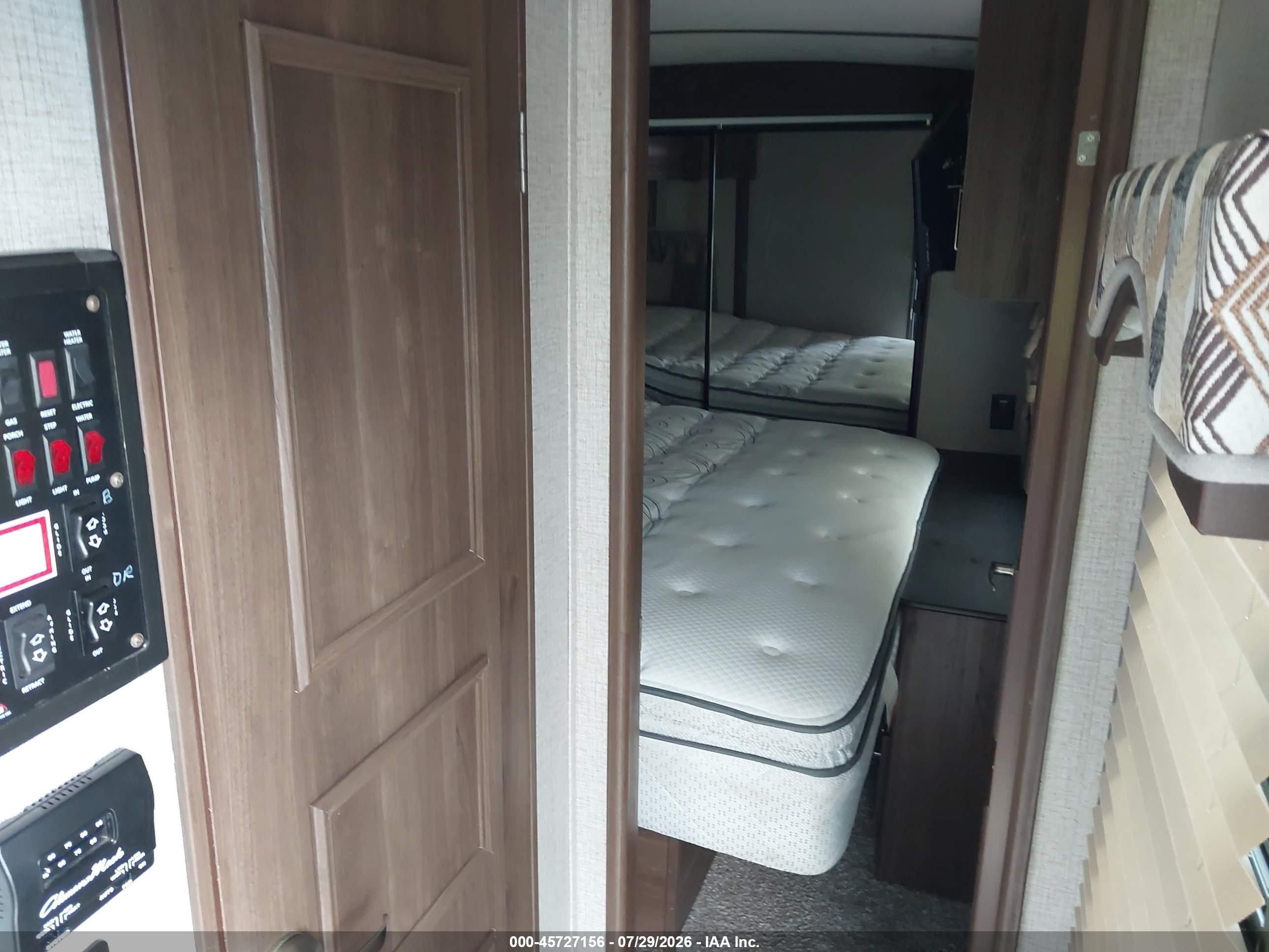 2020 Keystone Rv Laredo VIN 4YDT33522LE600104 IAAI salvage auction — Top/Roof, Salvage (New Jersey), sold $1,800 on 2026-09-23 (photo 8)