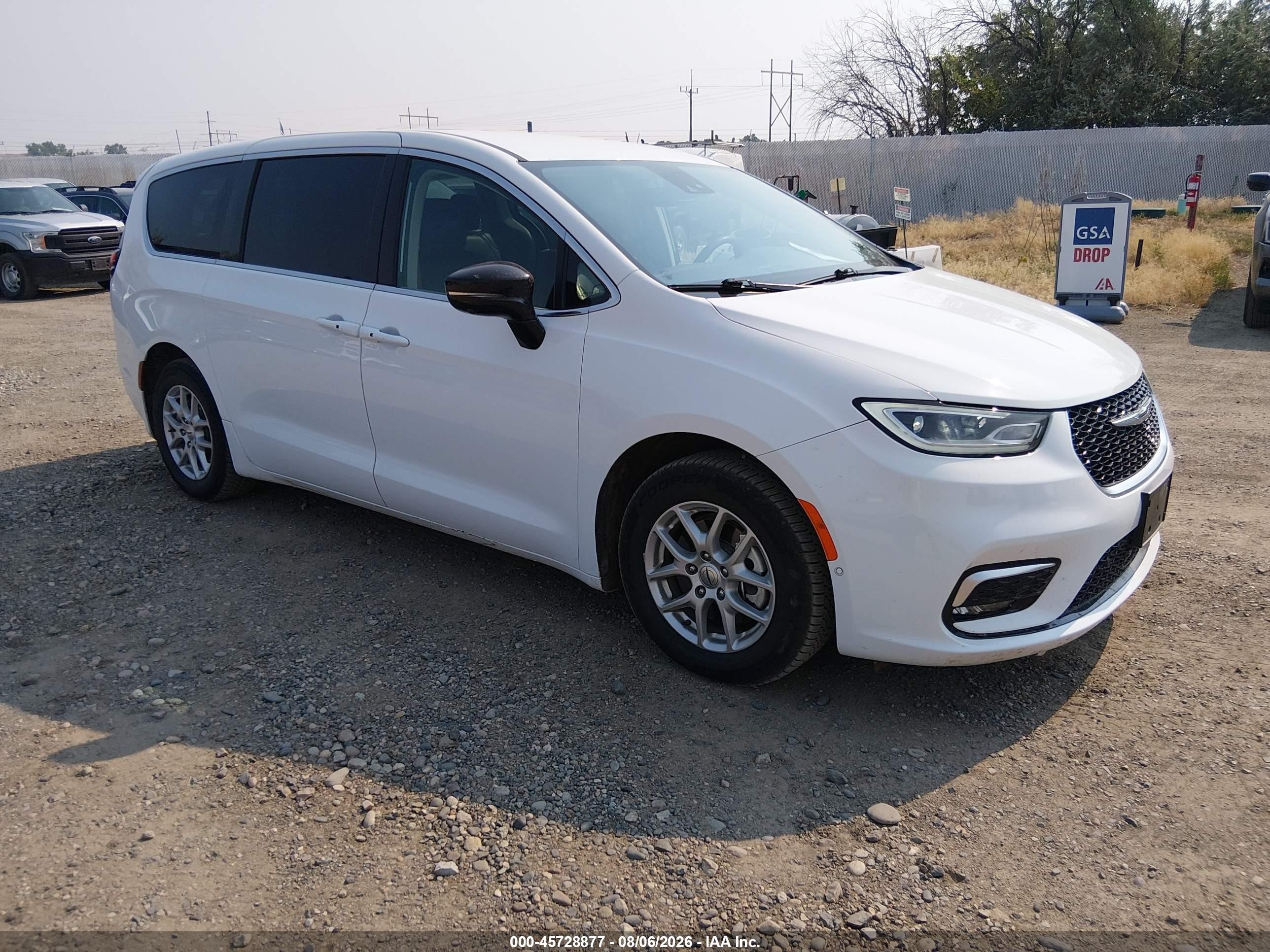 2024 Chrysler Pacifica VIN 2C4RC1BG1RR186536 — IAAI salvage auction photo