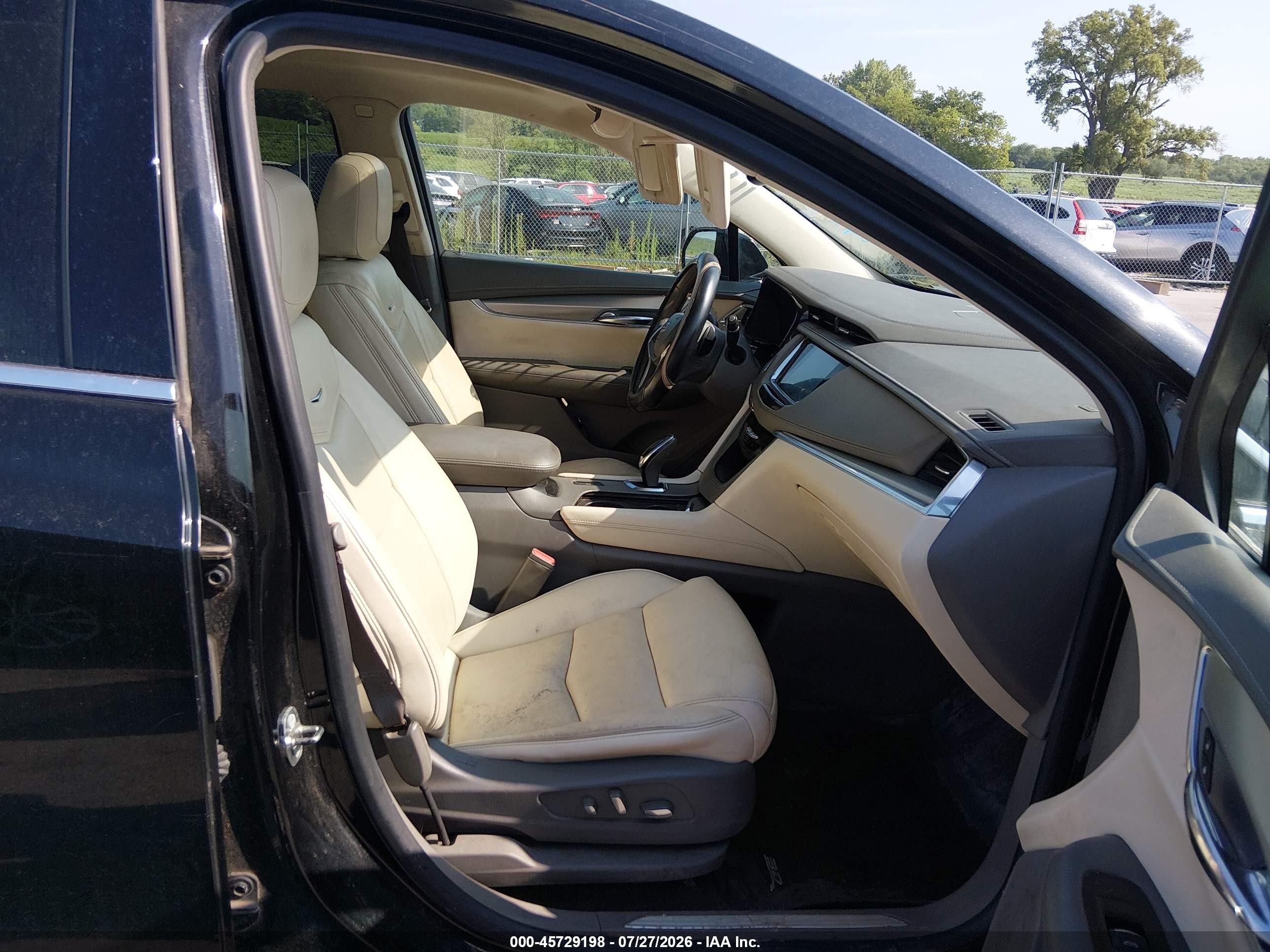 2017 Cadillac Xt5 VIN 1GYKNBRS1HZ287117 IAAI salvage auction — Water/Flood, Salvage (Iowa), sold $900 on 2026-09-01 (photo 5)