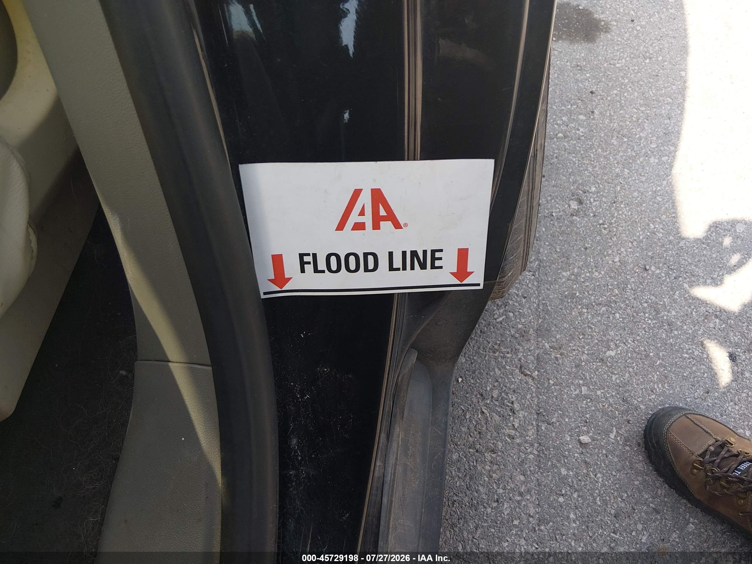 2017 Cadillac Xt5 VIN 1GYKNBRS1HZ287117 IAAI salvage auction — Water/Flood, Salvage (Iowa), sold $900 on 2026-09-01 (photo 6)