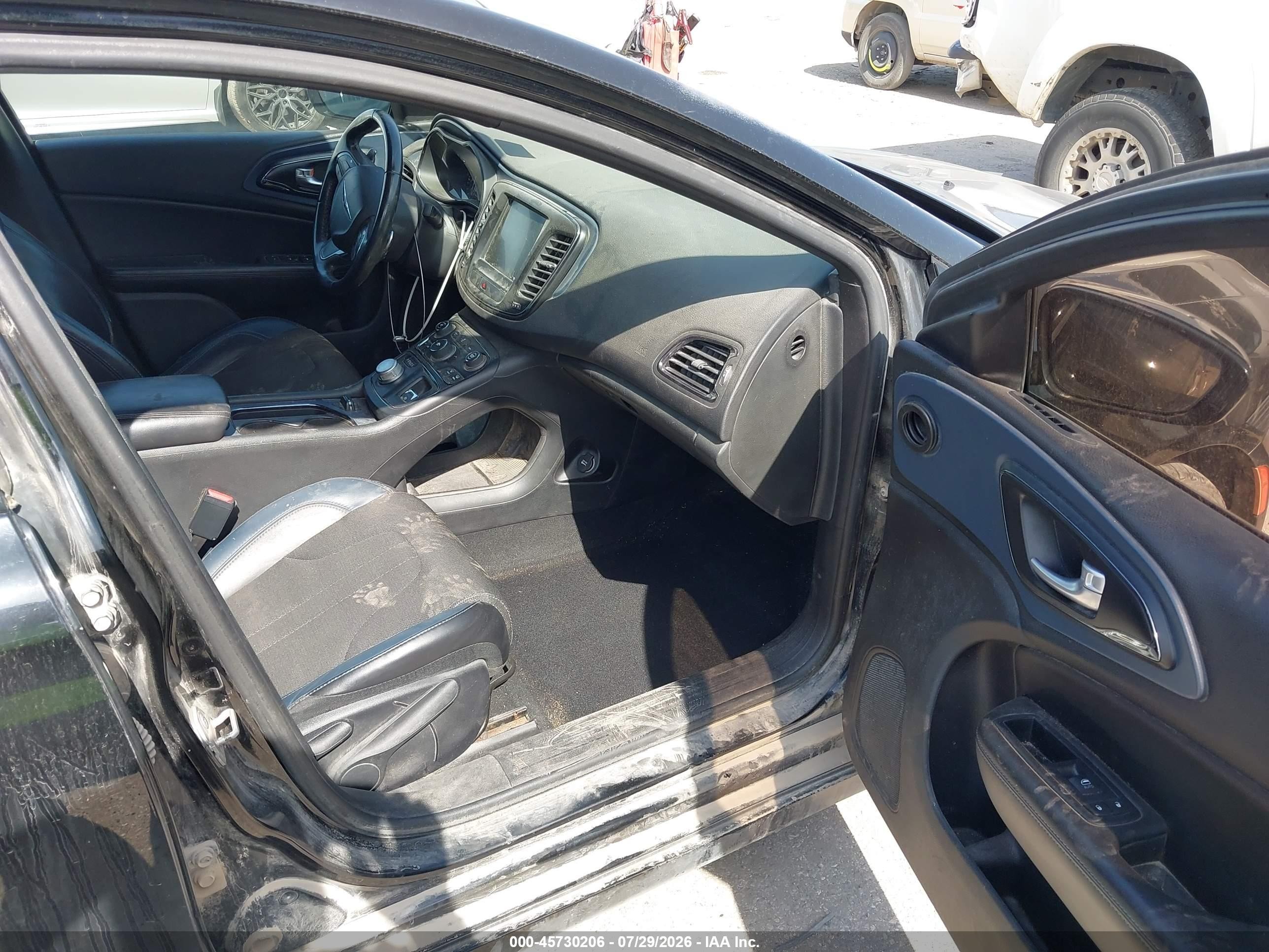 2016 Chrysler 200 VIN 1C3CCCBB7GN139385 IAAI salvage auction — Side, Salvage (Texas), sold $500 on 2026-09-06 (photo 5)