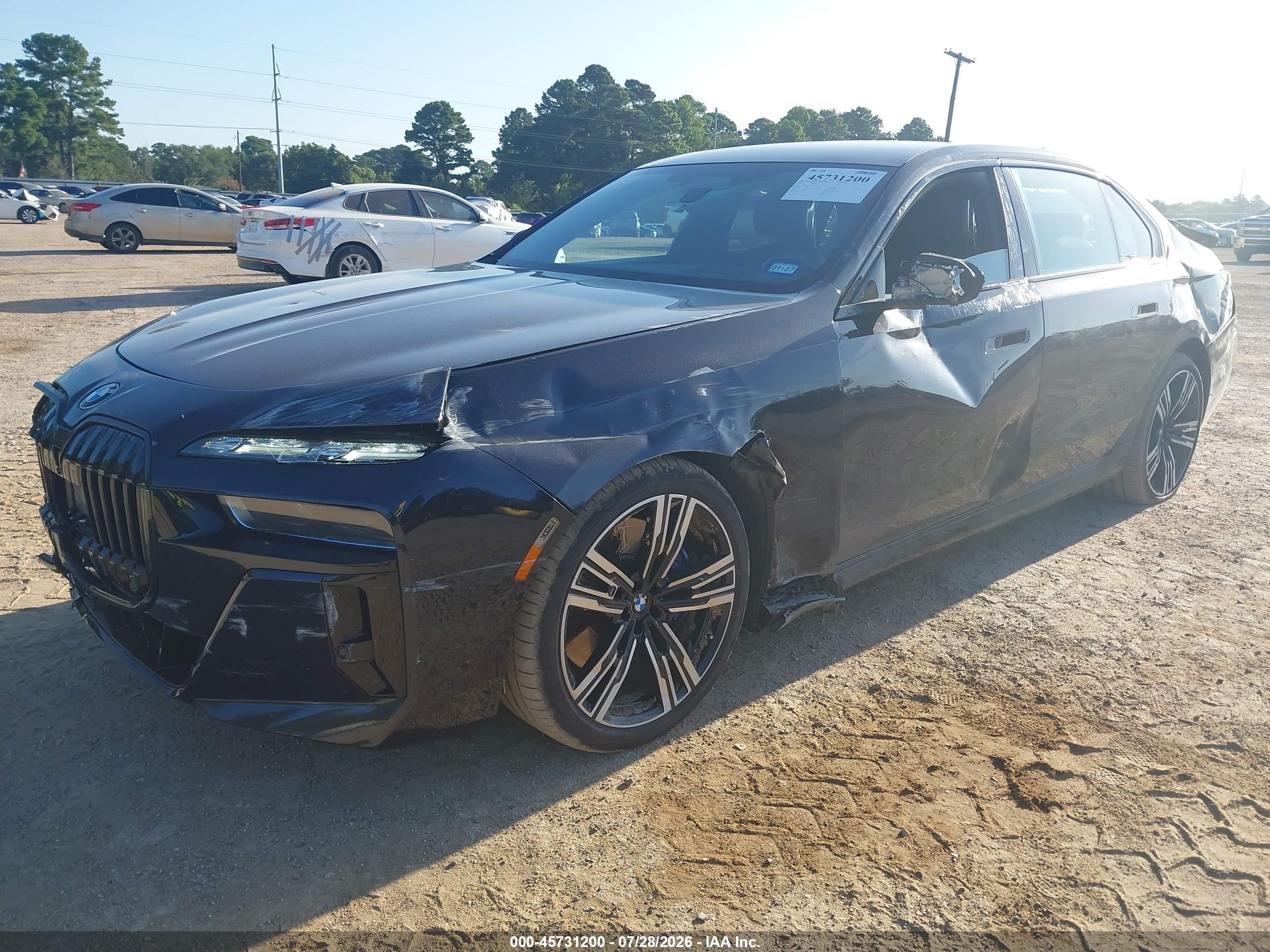 2023 BMW 7 Series VIN WBA33EJ05PCL83682 IAAI salvage auction — Side, Salvage (Texas), sold $30,000 on 2026-09-13 (photo 2)