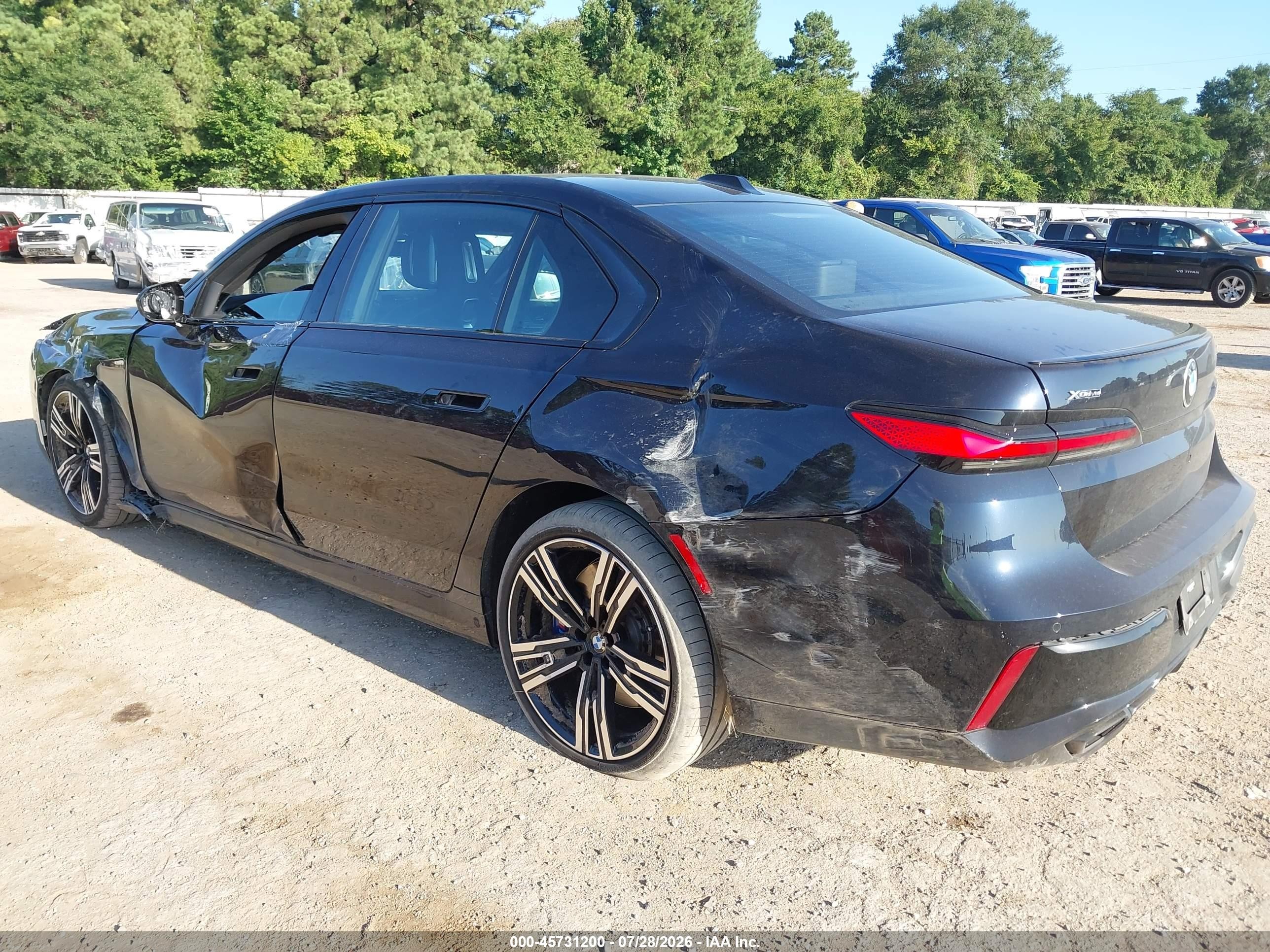 2023 BMW 7 Series VIN WBA33EJ05PCL83682 IAAI salvage auction — Side, Salvage (Texas), sold $30,000 on 2026-09-13 (photo 3)