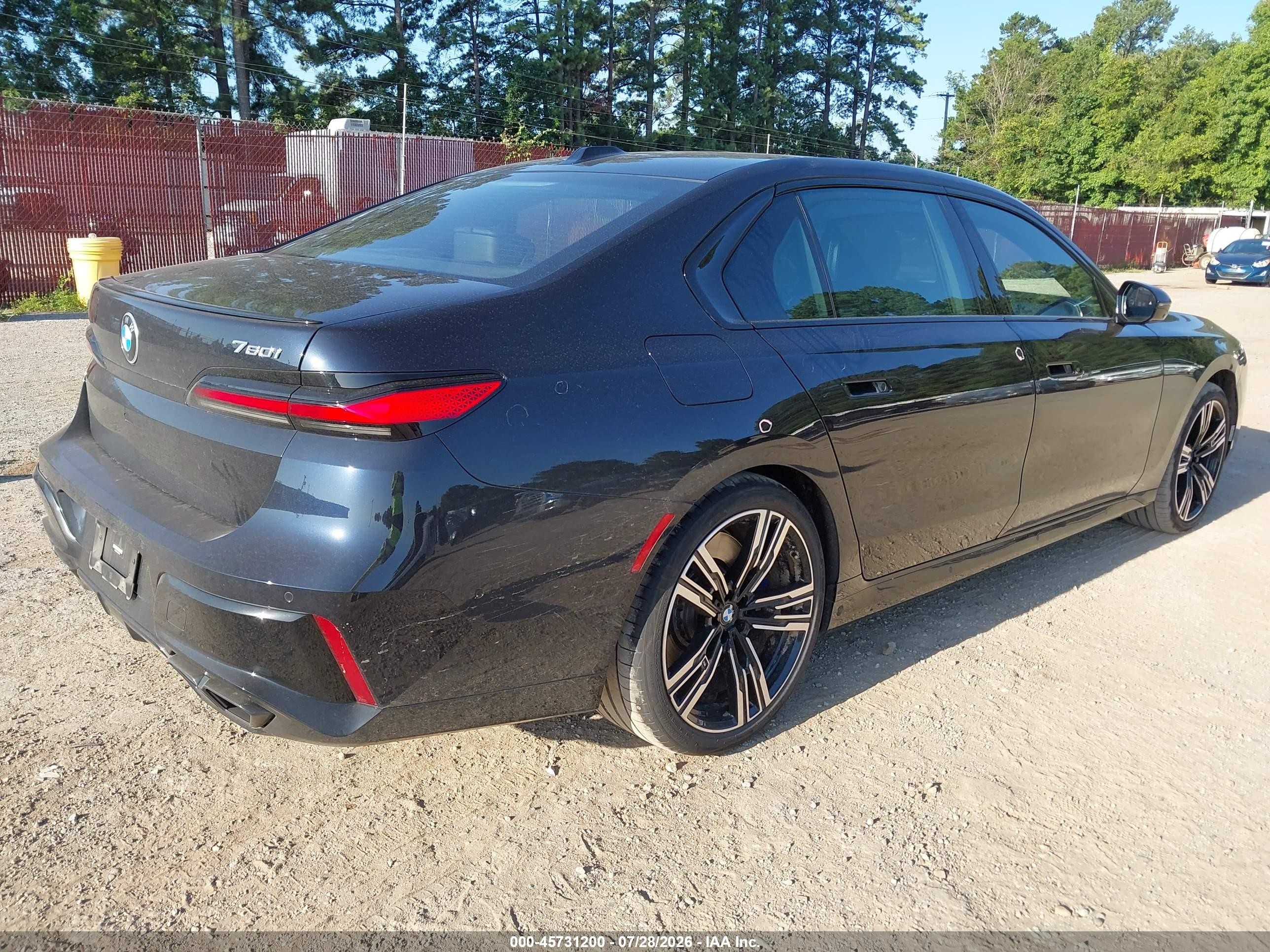 2023 BMW 7 Series VIN WBA33EJ05PCL83682 IAAI salvage auction — Side, Salvage (Texas), sold $30,000 on 2026-09-13 (photo 4)