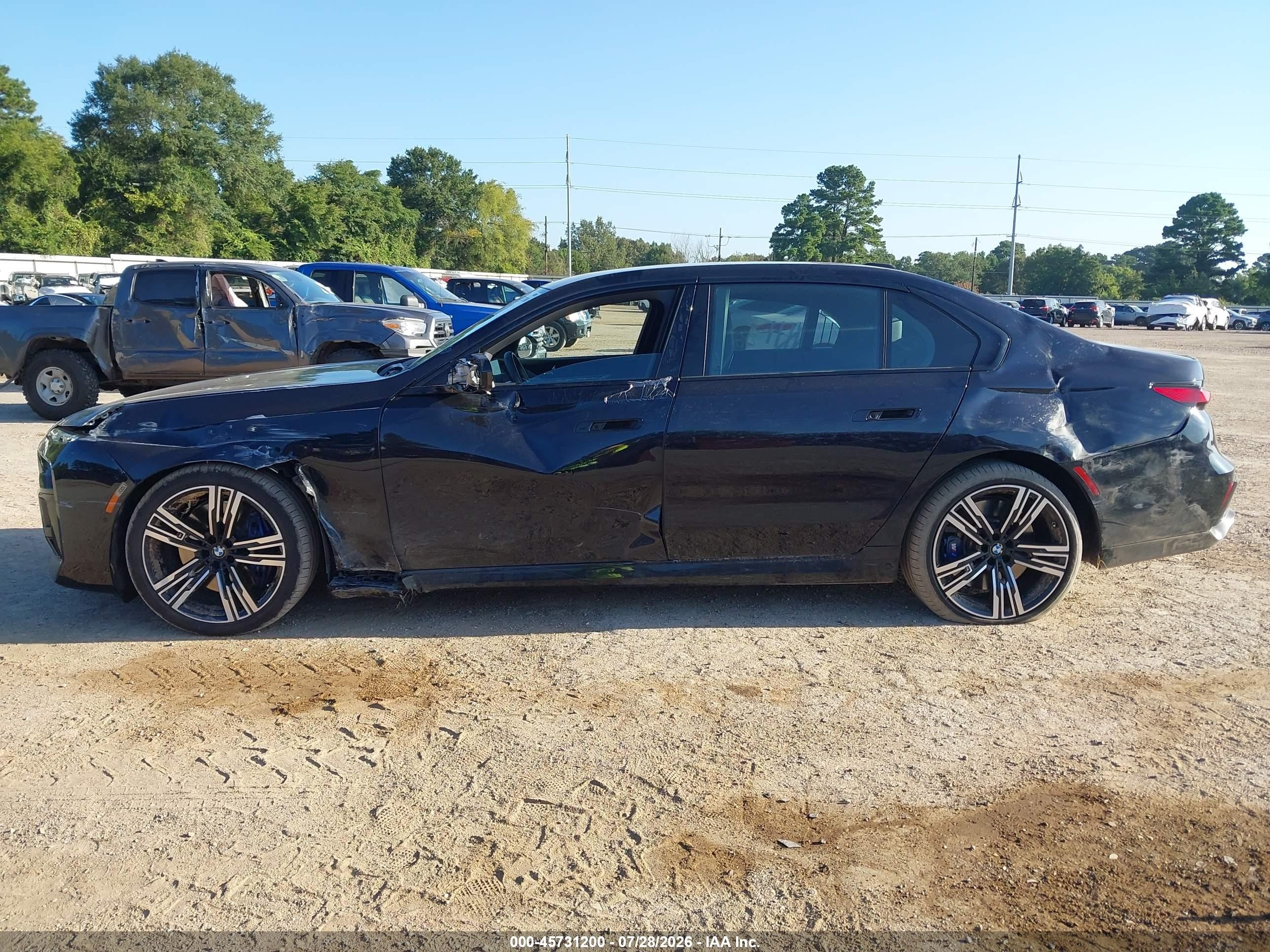 2023 BMW 7 Series VIN WBA33EJ05PCL83682 IAAI salvage auction — Side, Salvage (Texas), sold $30,000 on 2026-09-13 (photo 6)