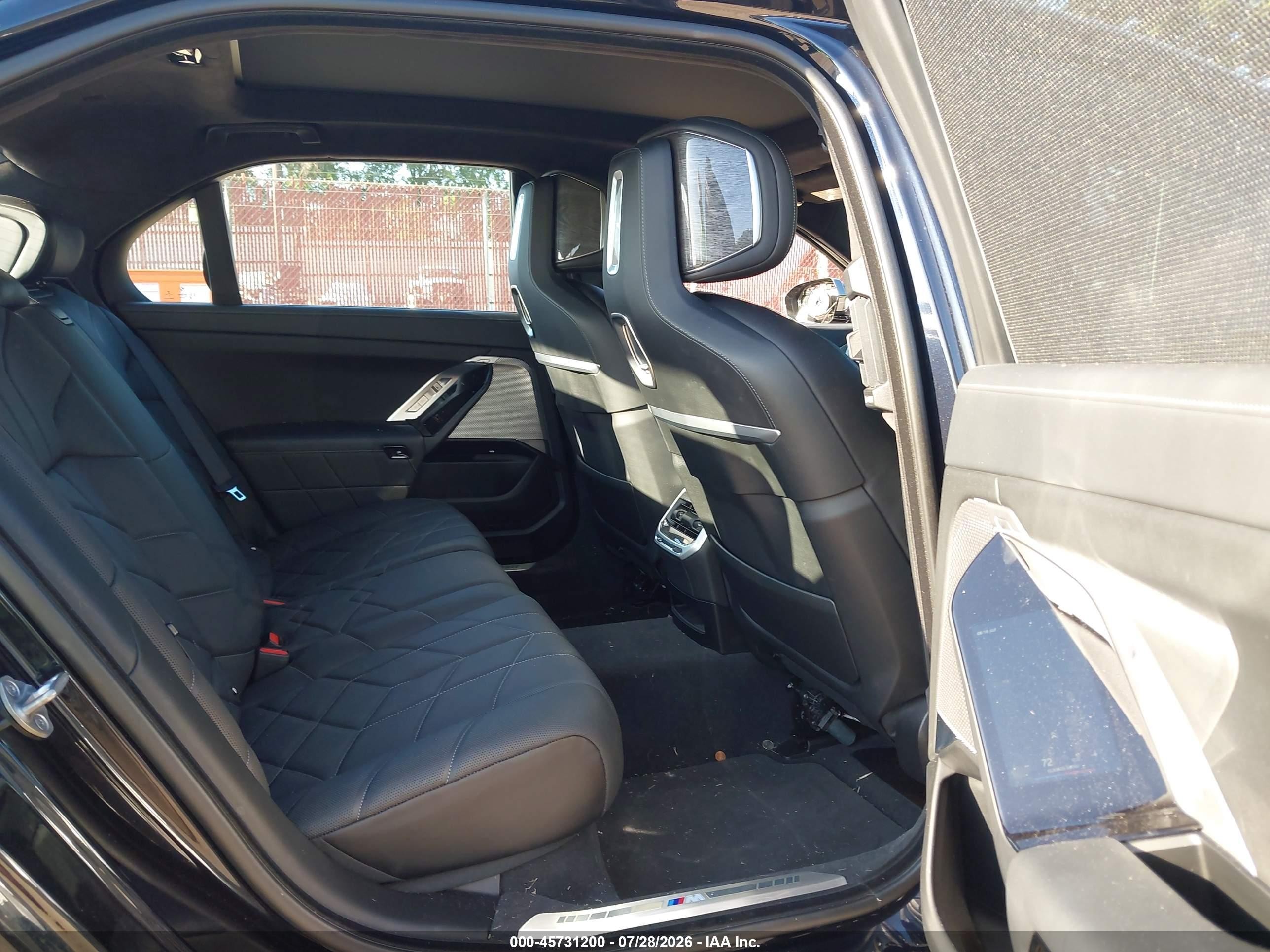 2023 BMW 7 Series VIN WBA33EJ05PCL83682 IAAI salvage auction — Side, Salvage (Texas), sold $30,000 on 2026-09-13 (photo 8)