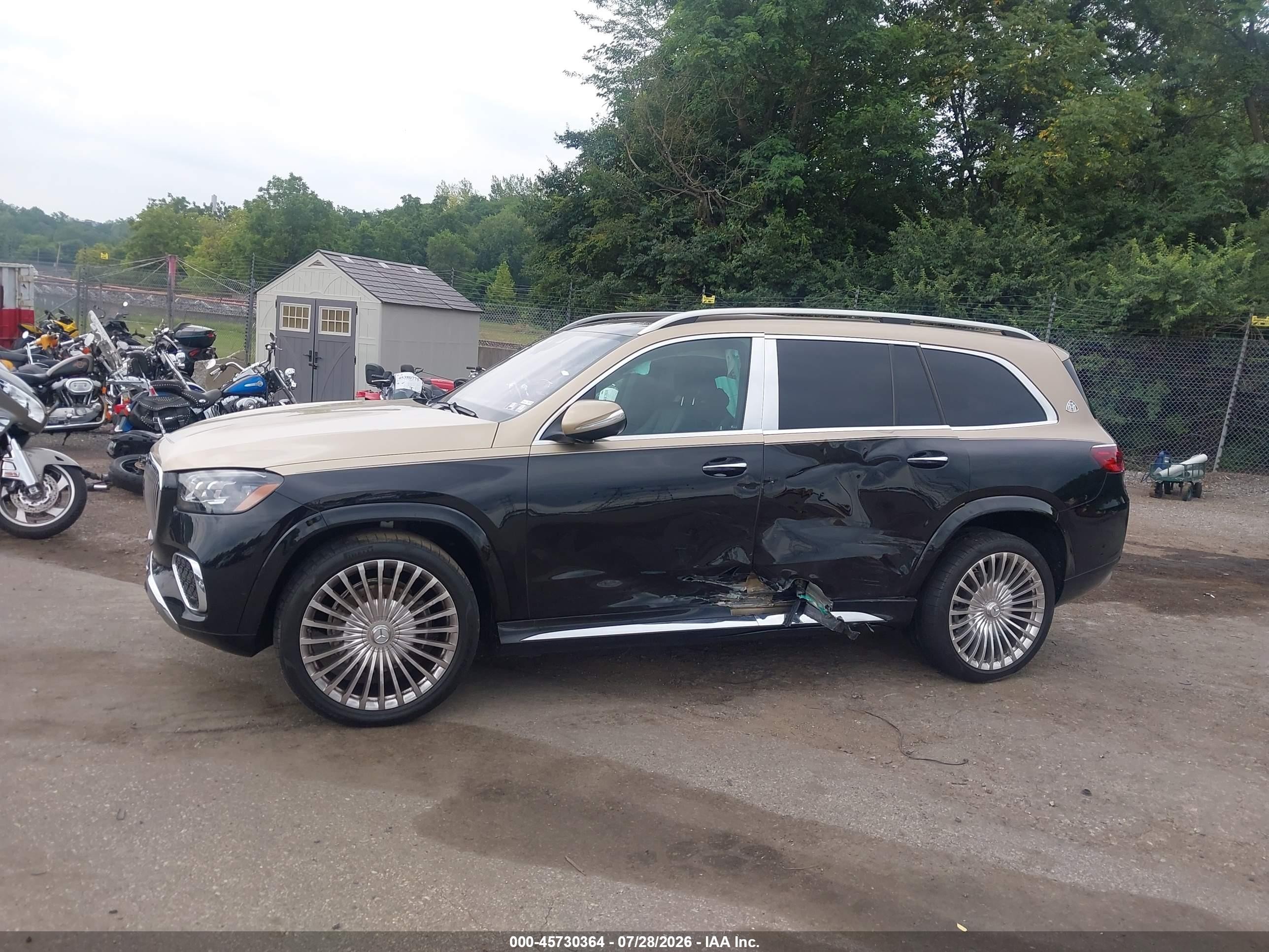 2024 Mercedes-Benz Maybach VIN 4JGFF8HB2RB079052 IAAI salvage auction — Side, Salvage (Pennsylvania), sold $75,500 on 2026-08-12 (photo 6)