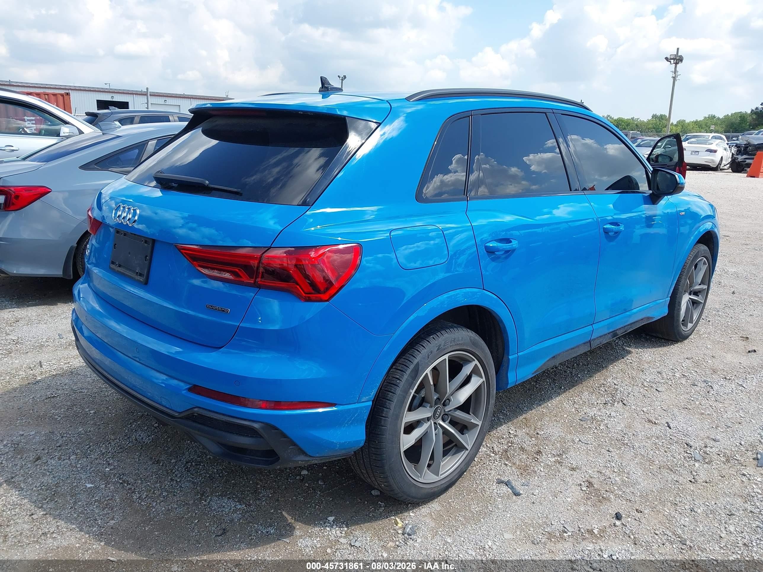 2022 Audi Q3 VIN WA1EECF37N1051663 IAAI salvage auction — Side, Salvage (Illinois), sold $9,200 on 2026-10-01 (photo 4)