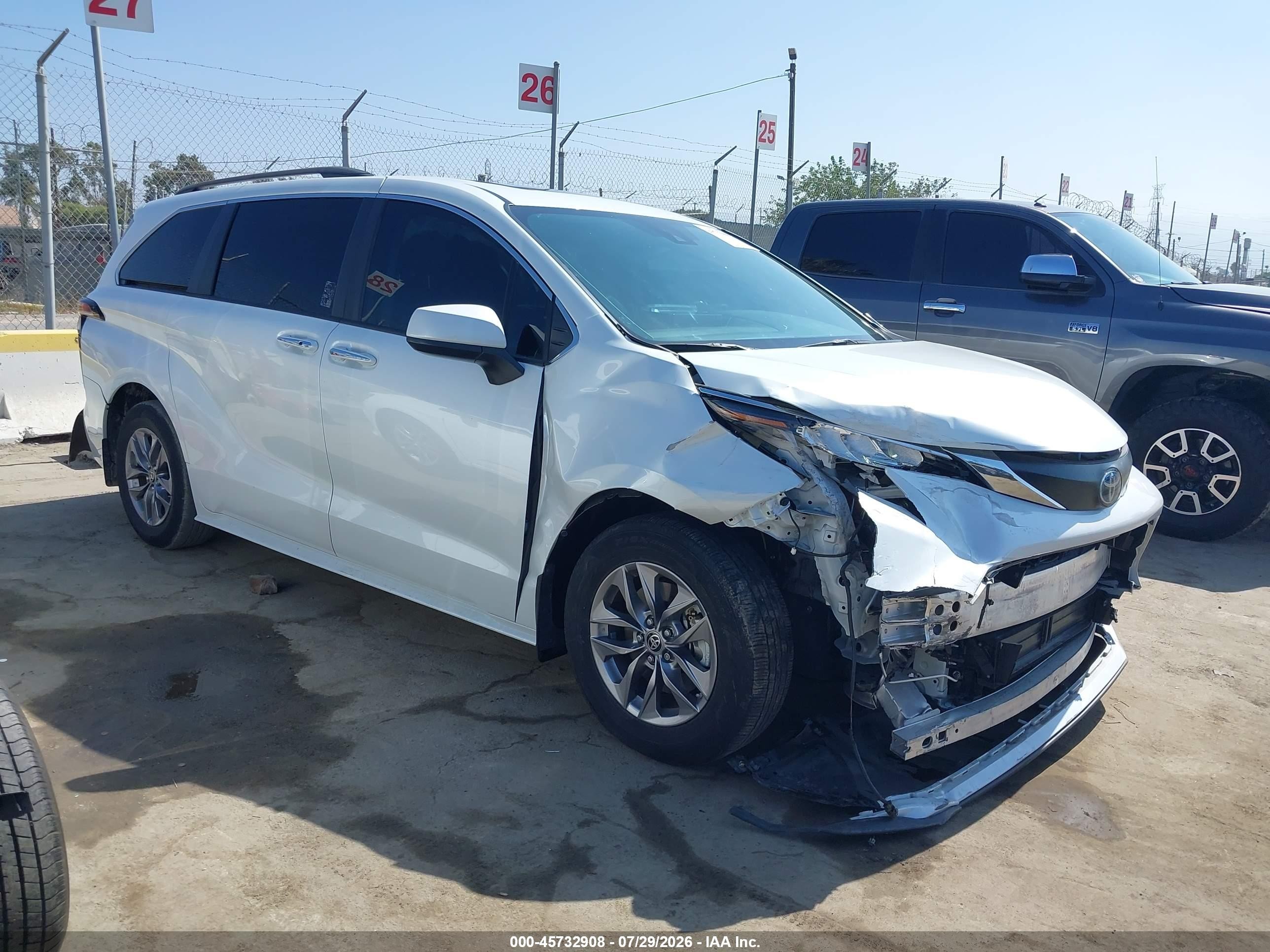 2023 Toyota Sienna VIN 5TDYRKECXPS144136 — IAAI salvage auction photo