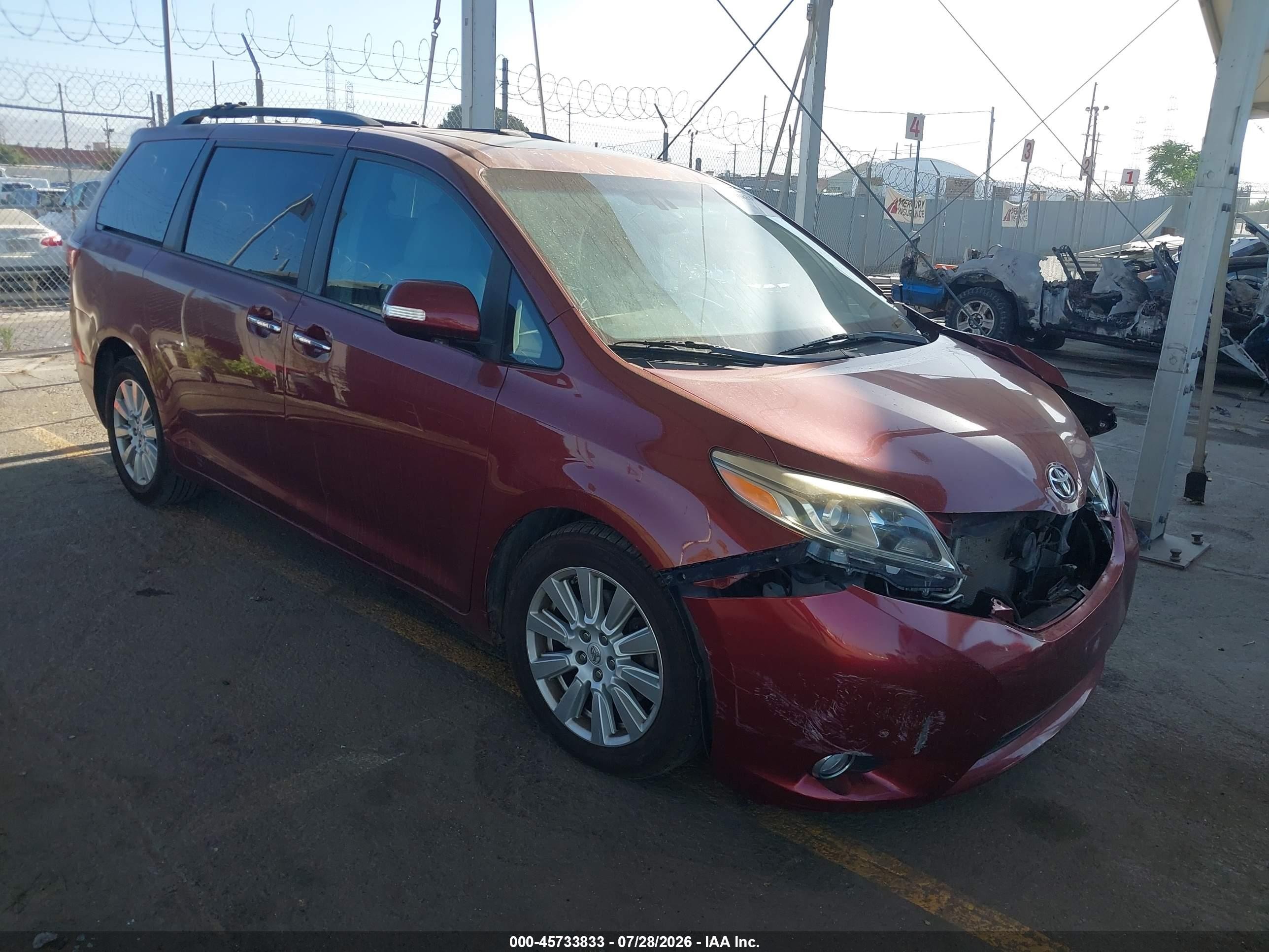 2017 Toyota Sienna VIN 5TDYZ3DC4HS810836 — IAAI salvage auction photo