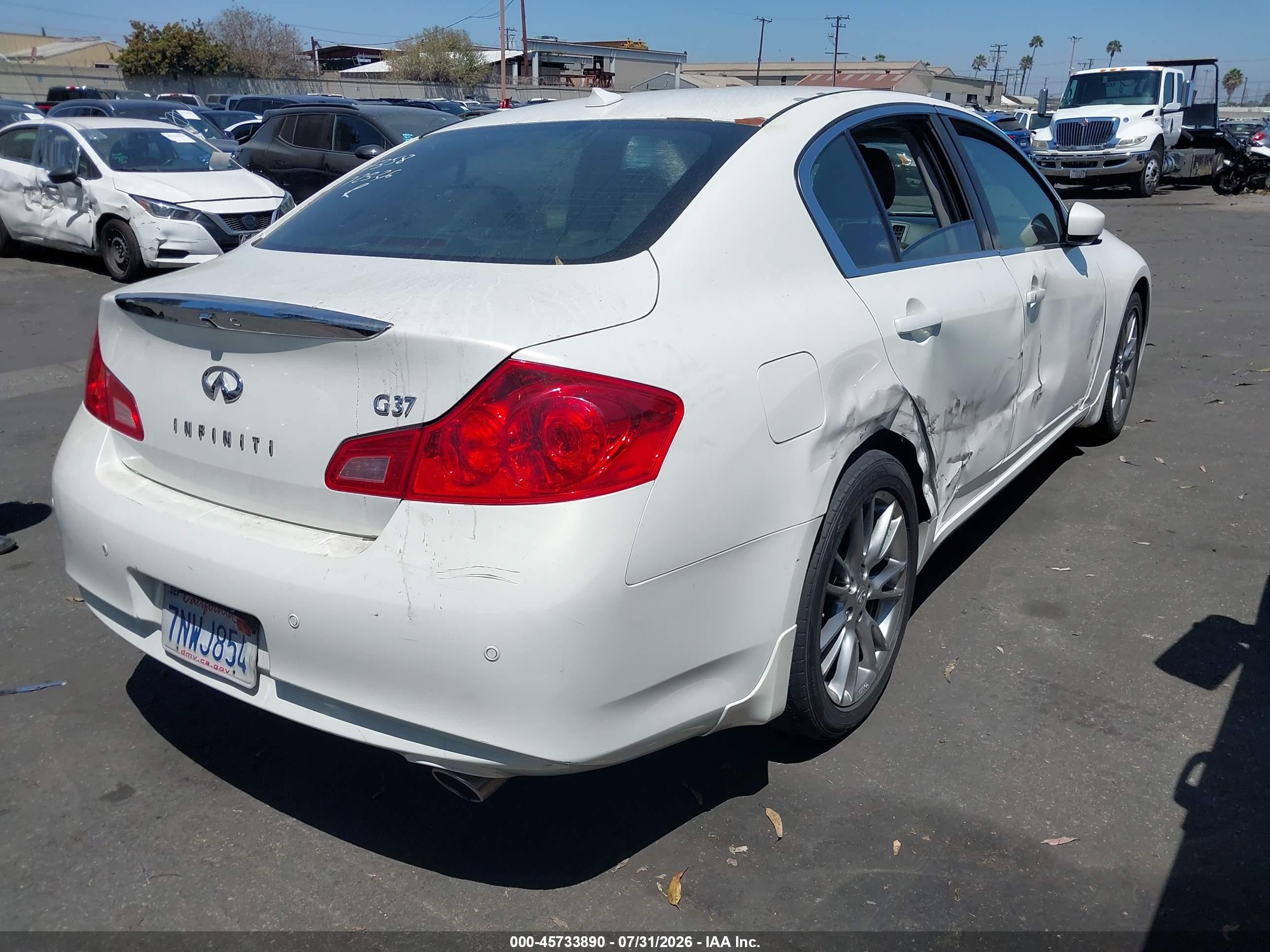 2013 Infiniti G37 VIN JN1CV6AP8DM710326 IAAI salvage auction — Side, Salvage Certificate (California), sold $2,000 on 2026-09-11 (photo 4)
