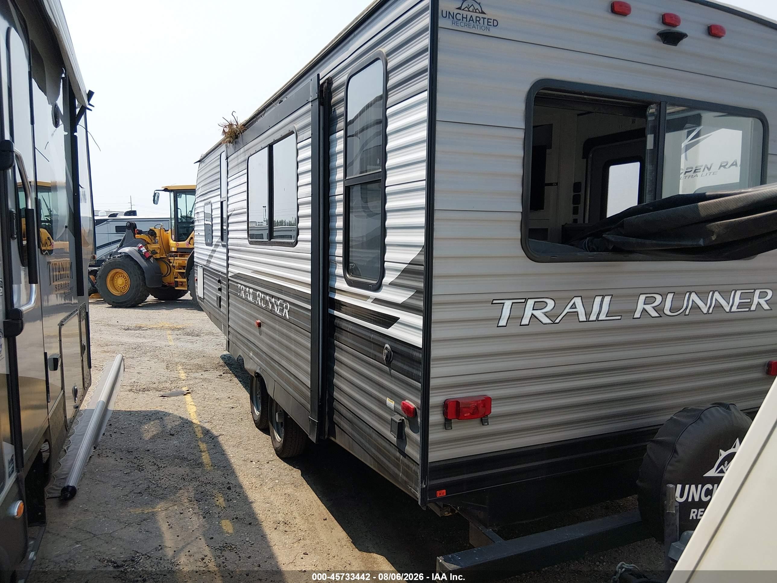 2021 Heartland Trailer VIN 5SFEB2726ME465987 IAAI salvage auction — Side, Salvage (Idaho), sold $1,050 on 2026-10-09 (photo 3)