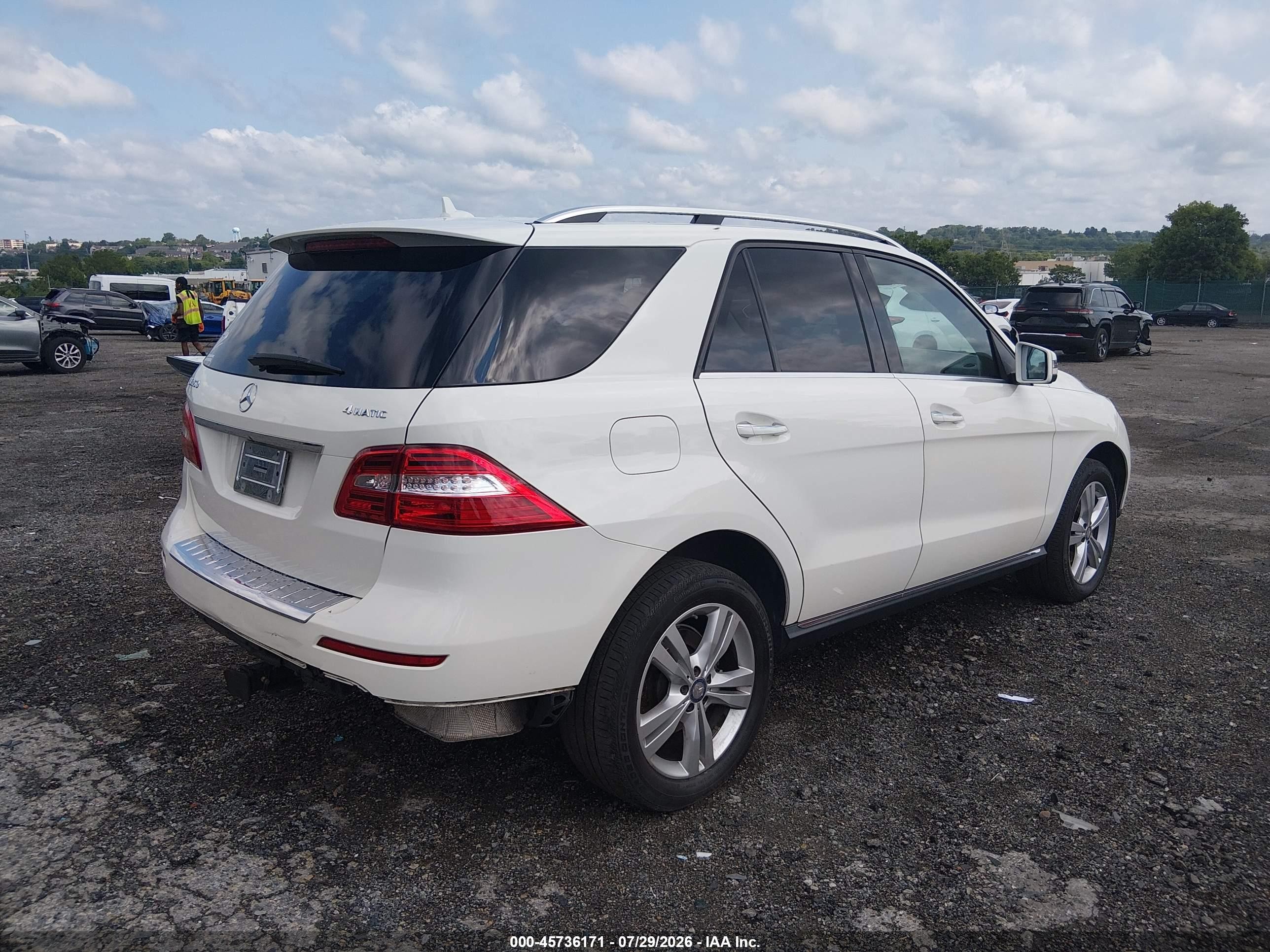 2013 Mercedes-benz M-klasse VIN 4JGDA5HB5DA117778 IAAI salvage auction — Rear End, Salvage (Pennsylvania), sold $5,900 on 2026-09-13 (photo 4)