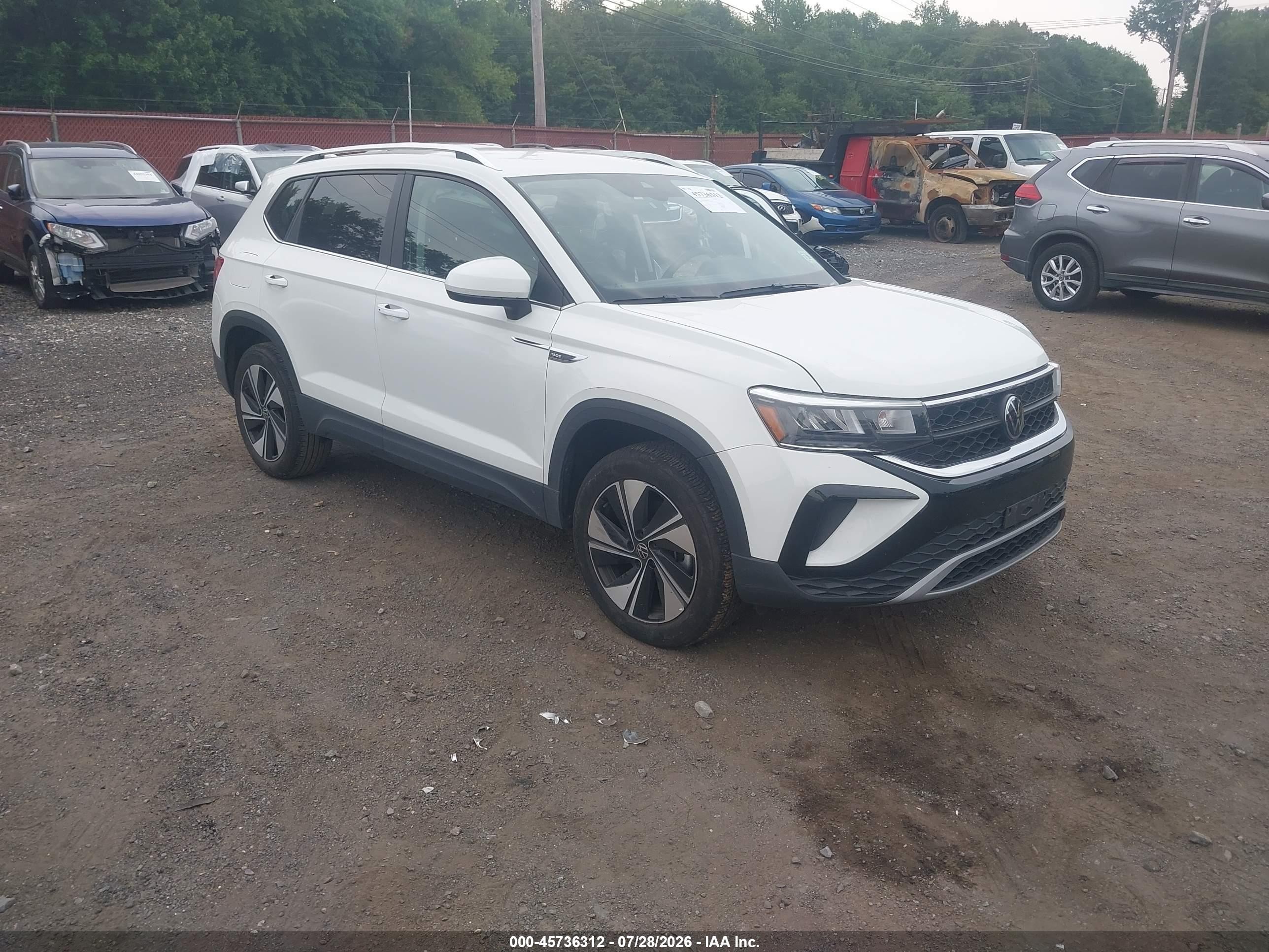 2024 Volkswagen Taos VIN 3VVUX7B22RM033033 — IAAI salvage auction photo