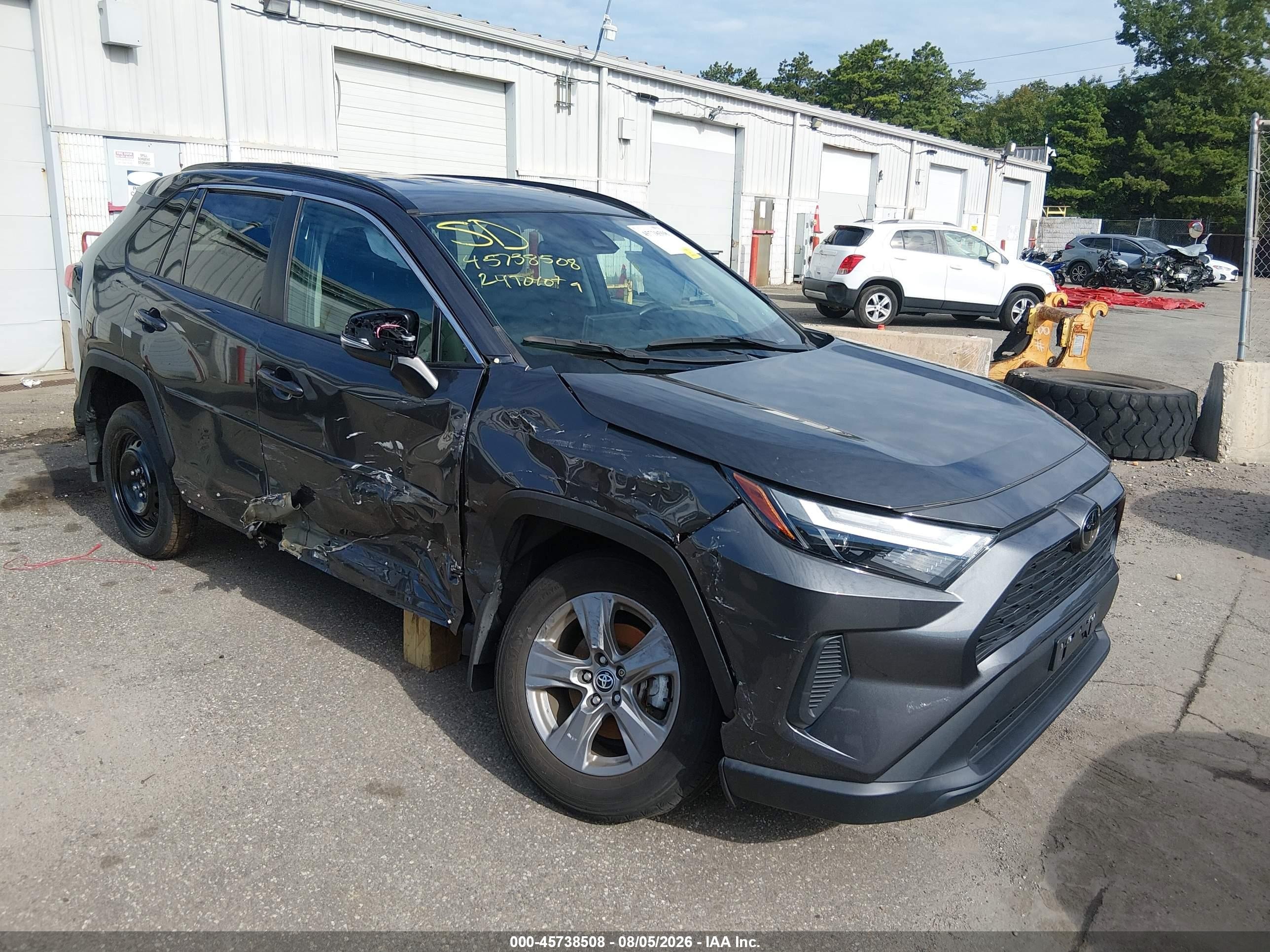 2024 Toyota RAV4 VIN 2T3P1RFV4RW420968 — IAAI salvage auction photo