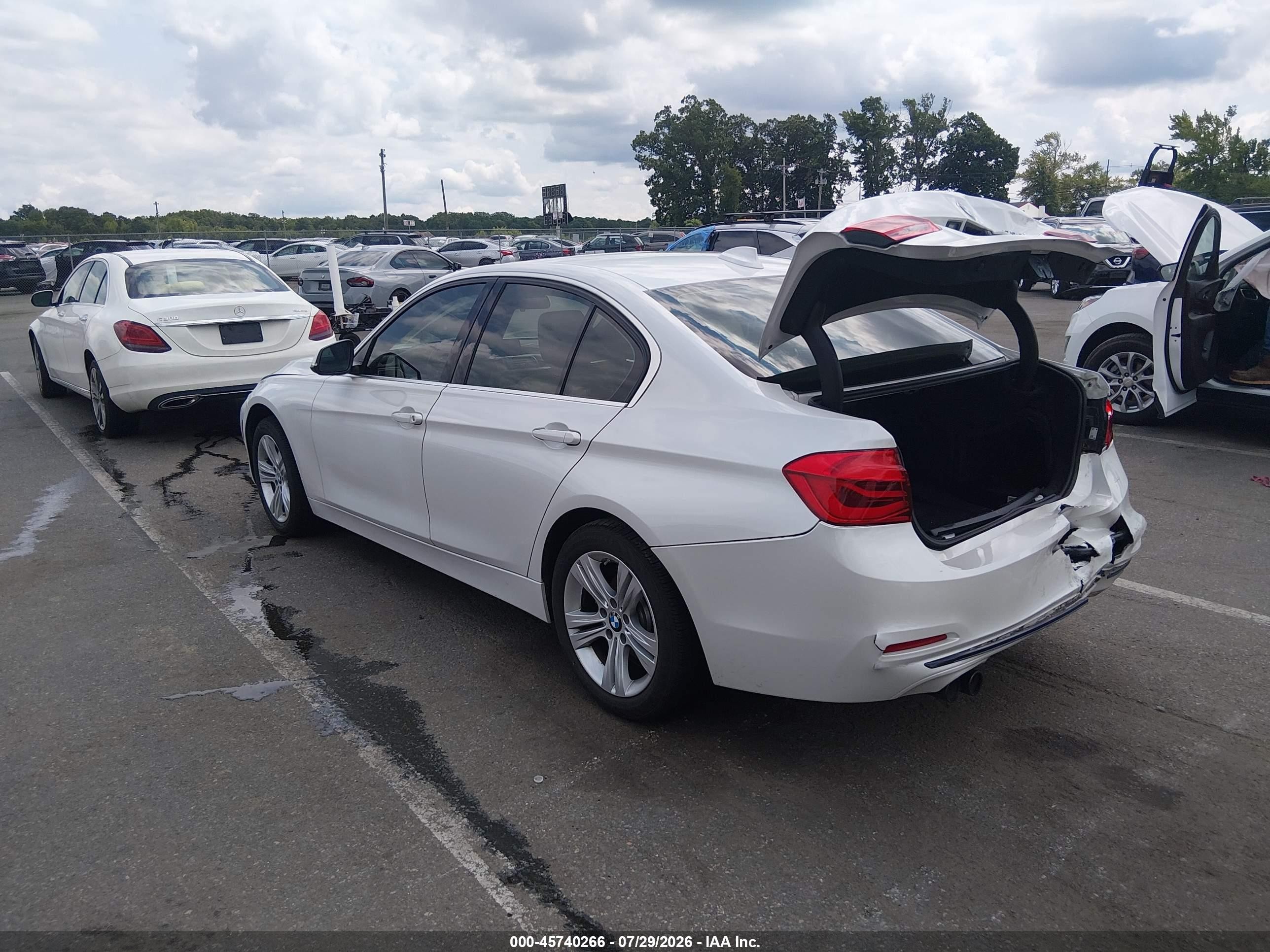 2018 BMW 3er VIN WBA8B9G55JNU99219 IAAI salvage auction — Rear End, Salvage (New Jersey), sold $4,550 on 2026-10-03 (photo 3)