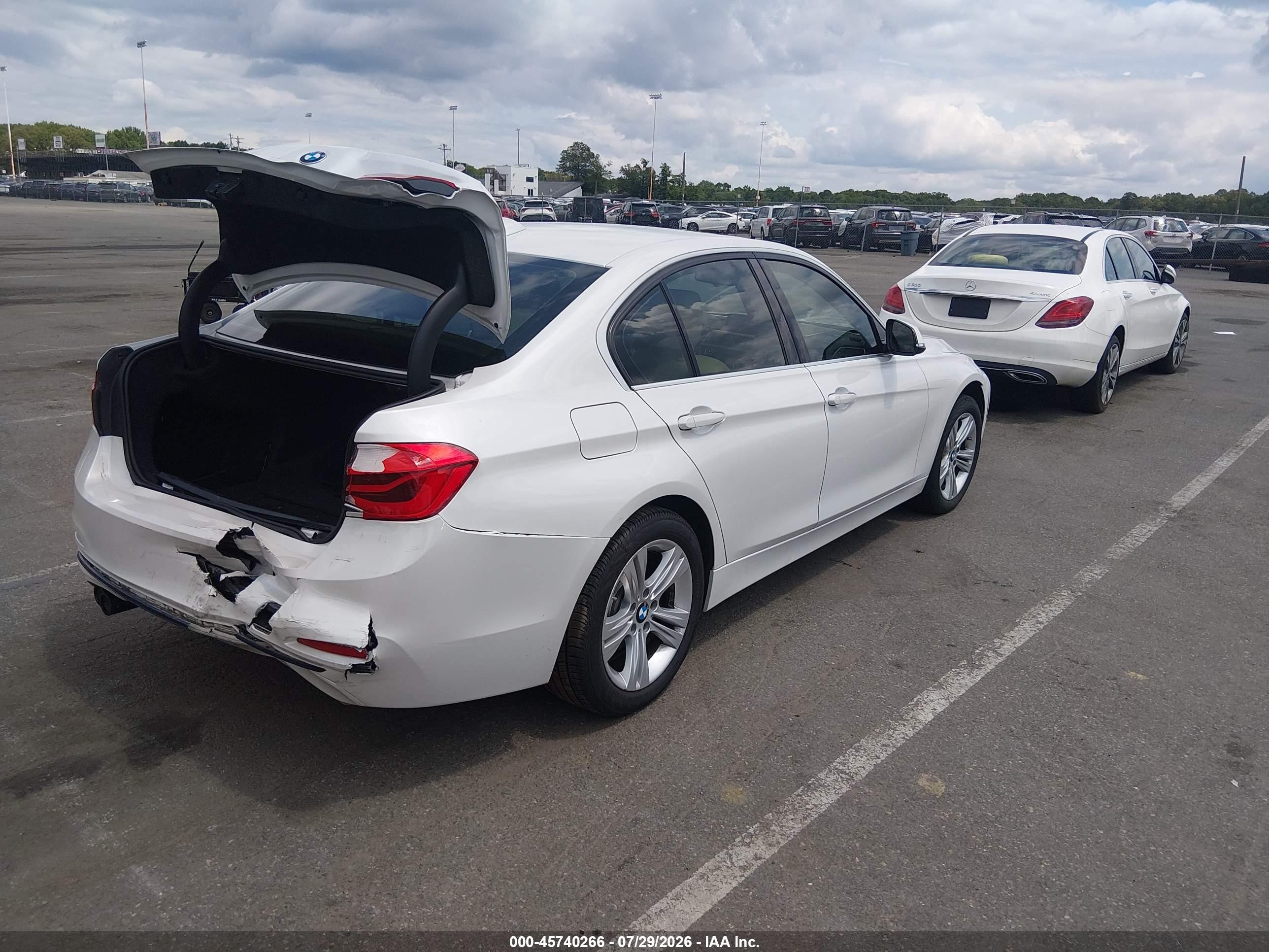 2018 BMW 3er VIN WBA8B9G55JNU99219 IAAI salvage auction — Rear End, Salvage (New Jersey), sold $4,550 on 2026-10-03 (photo 4)