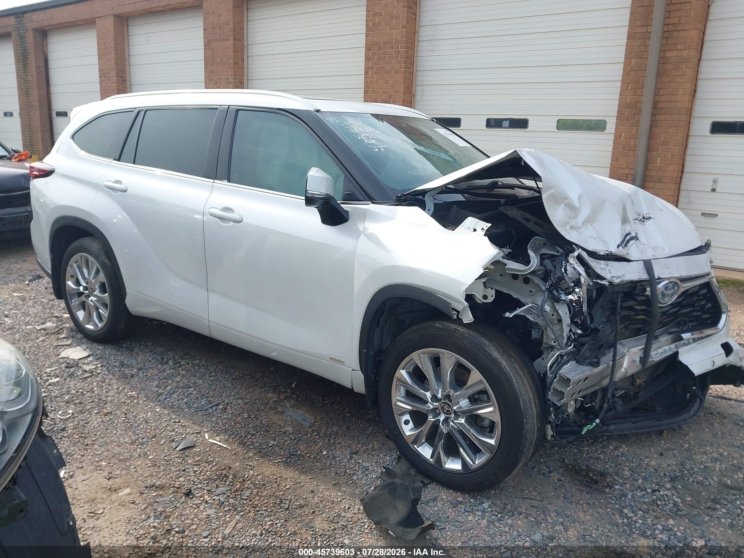 2024 Toyota Highlander Hybrid VIN 5TDXBRCH7RS643504 — IAAI salvage auction photo