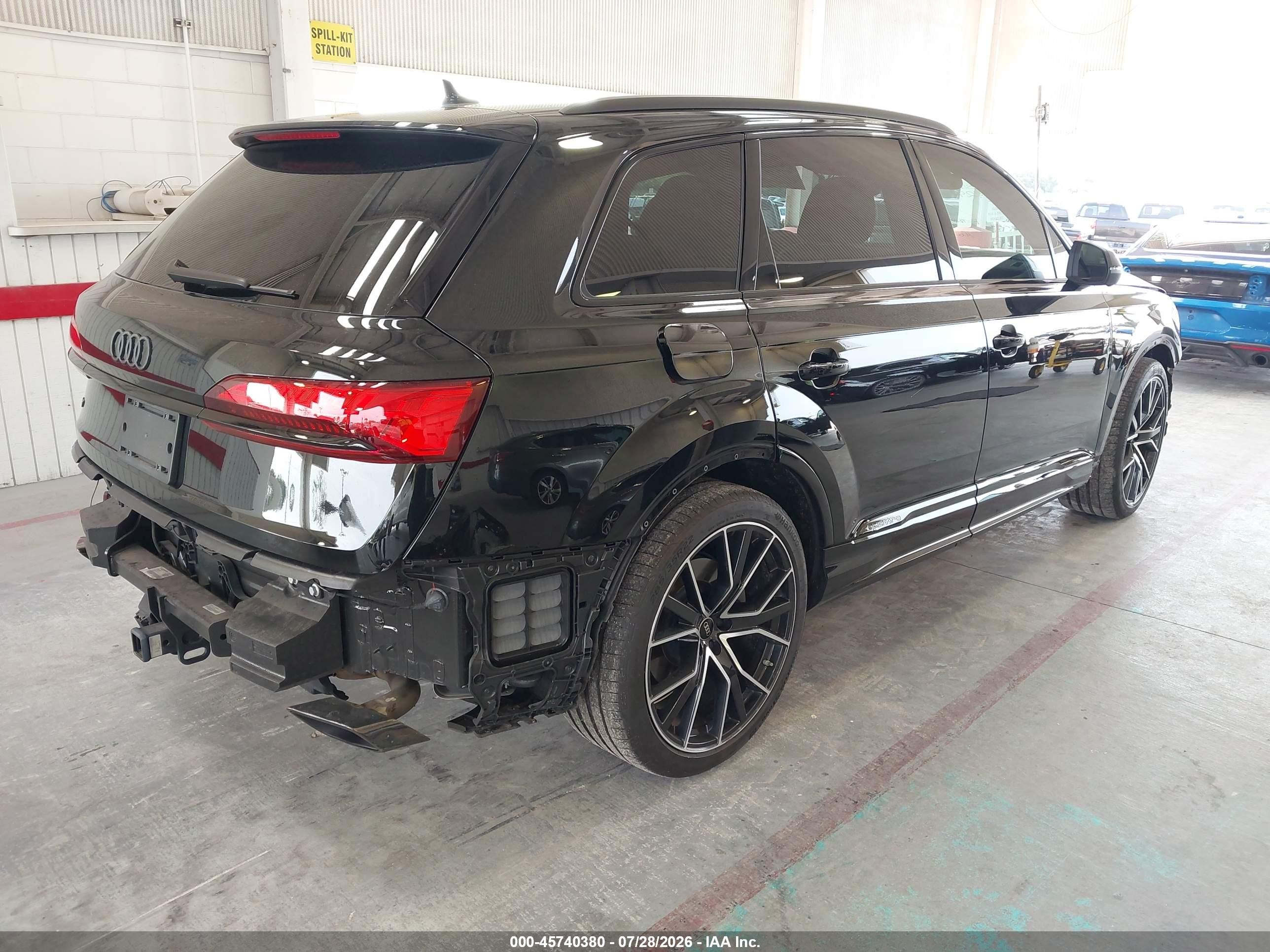 2025 Audi Q7 VIN WA1VVBF75SD016868 IAAI salvage auction — Front & Rear, Rebuildable (Florida), sold $30,750 on 2026-09-24 (photo 4)