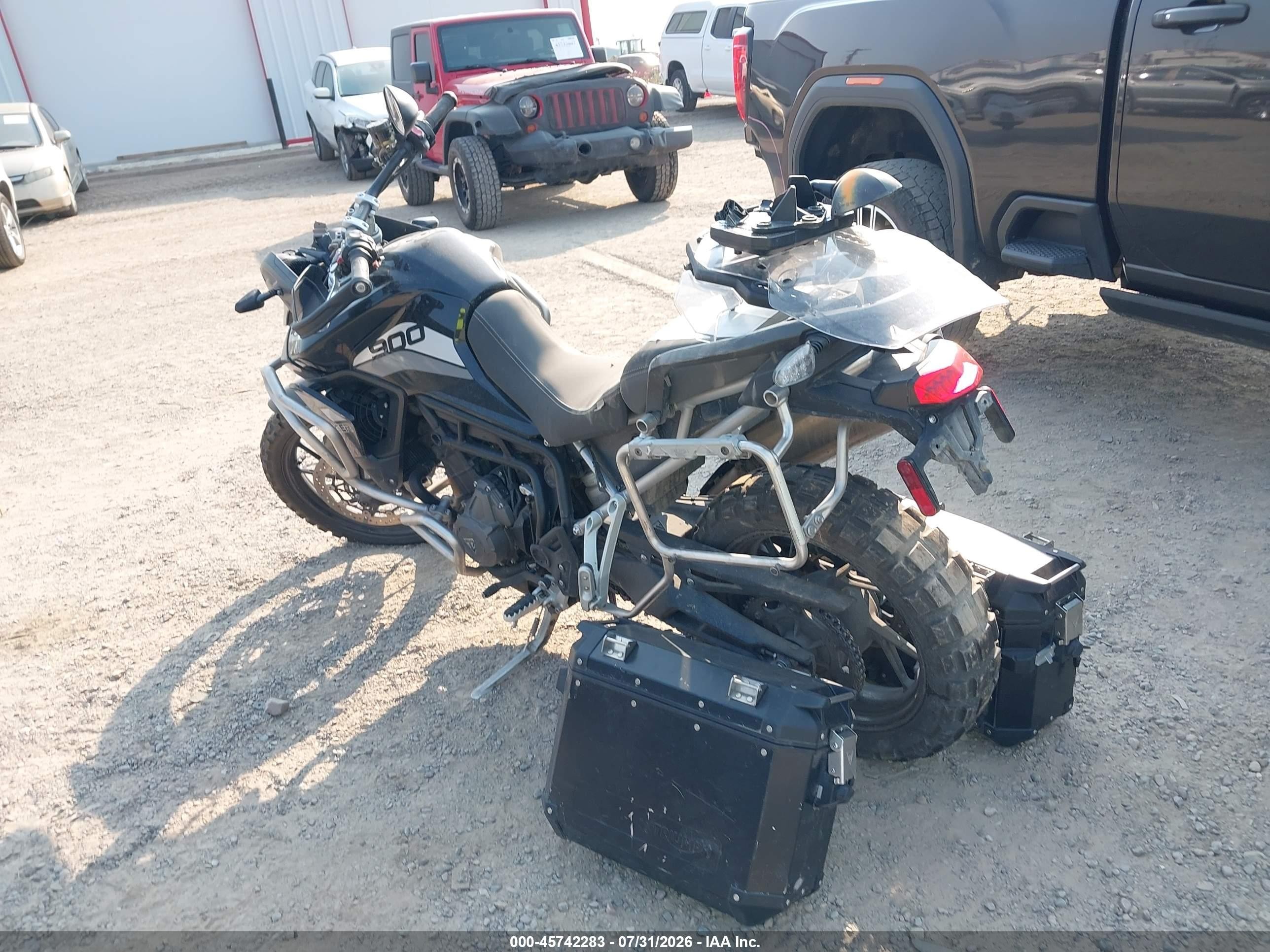 2020 Triumph motorcycle Tiger VIN SMTE65DF2LTAB4095 IAAI salvage auction — All Over, Salvage (Montana), sold $2,600 on 2026-09-16 (photo 3)