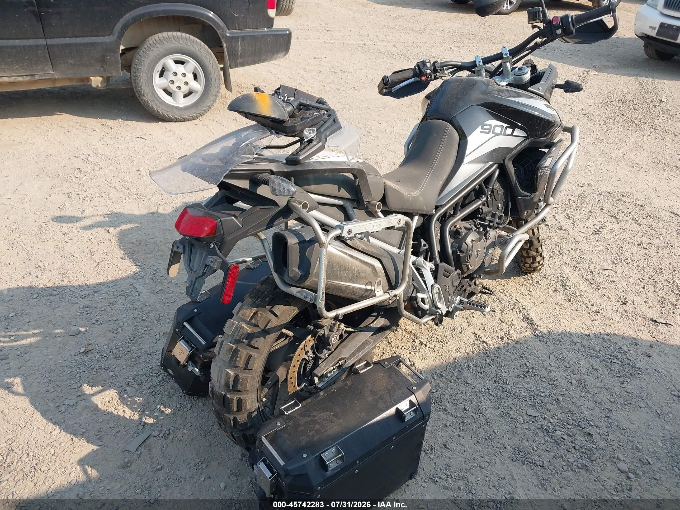 2020 Triumph motorcycle Tiger VIN SMTE65DF2LTAB4095 IAAI salvage auction — All Over, Salvage (Montana), sold $2,600 on 2026-09-16 (photo 4)