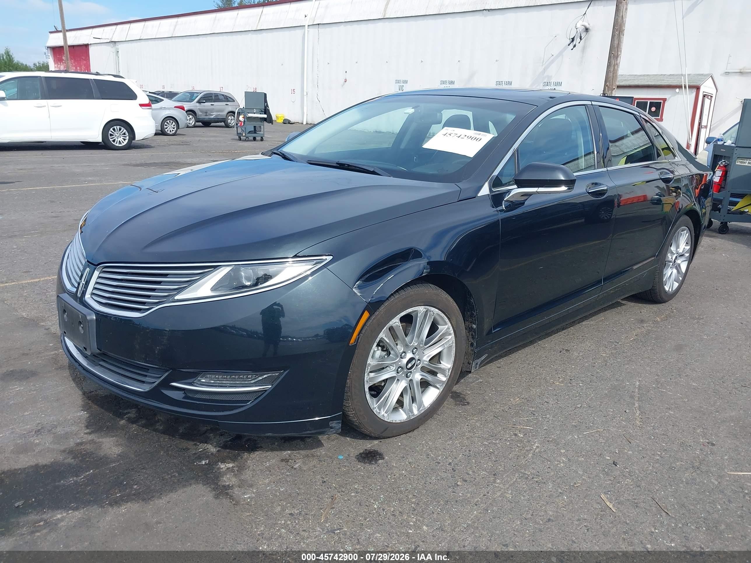 2014 Lincoln Mkz VIN 3LN6L2LU3ER820443 IAAI salvage auction — Side, Salvage (Oregon), sold $1,850 on 2026-09-12 (photo 2)