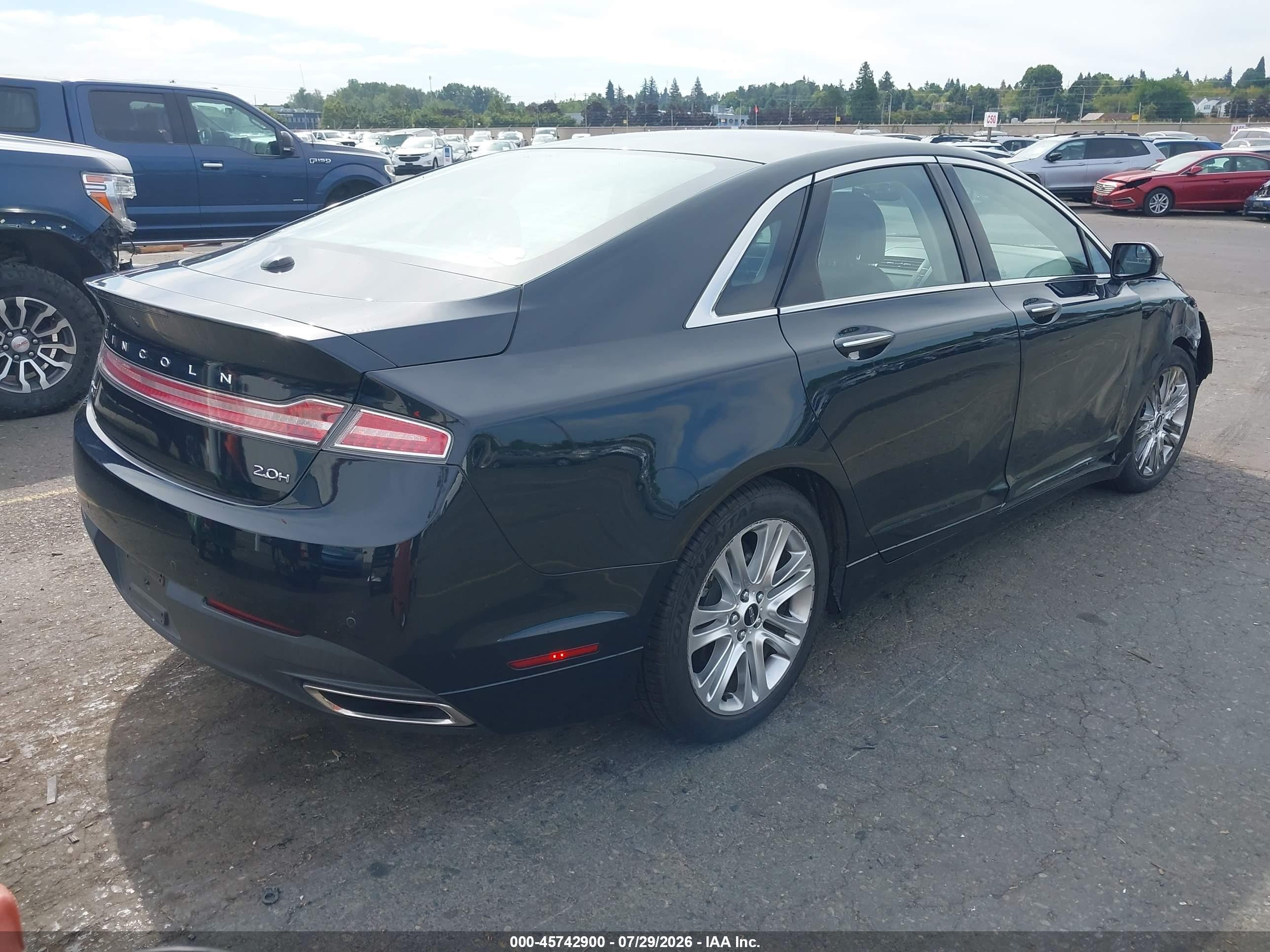 2014 Lincoln Mkz VIN 3LN6L2LU3ER820443 IAAI salvage auction — Side, Salvage (Oregon), sold $1,850 on 2026-09-12 (photo 4)