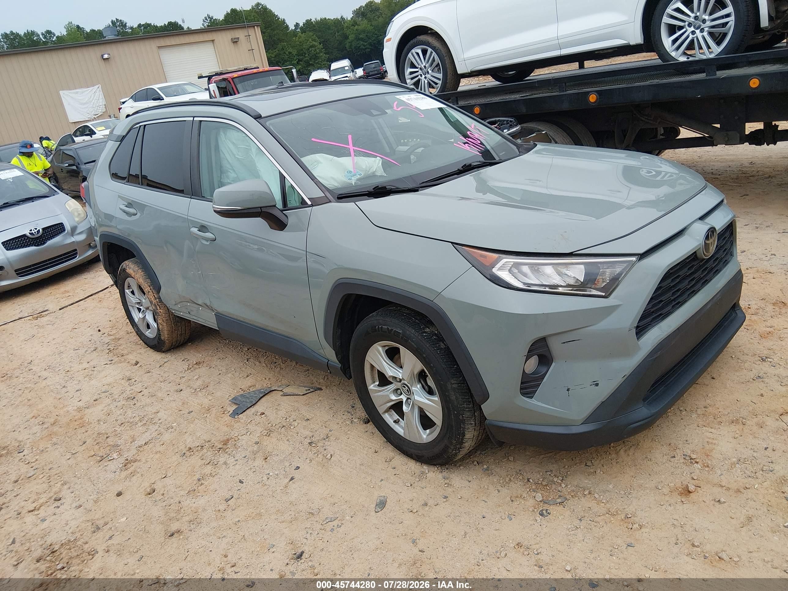 2019 Toyota RAV4 VIN 2T3W1RFV9KW055978 — IAAI salvage auction photo