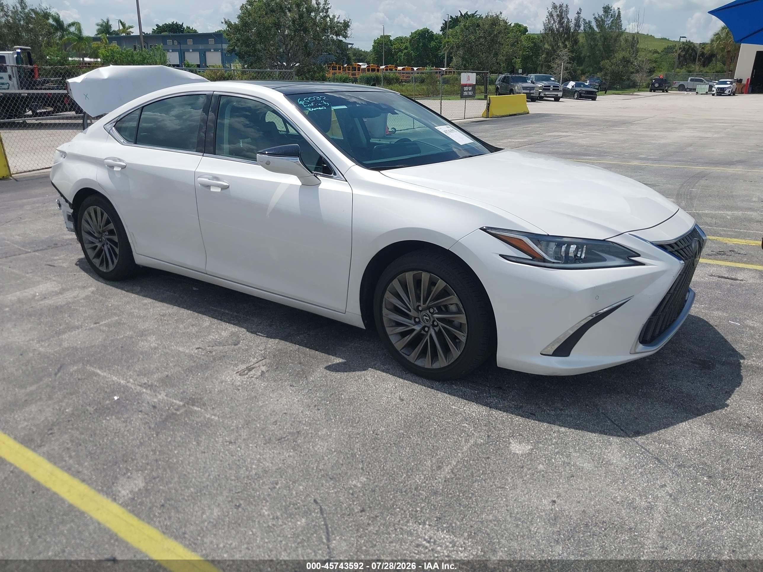 2024 Lexus ES 350 VIN 58AEZ1B14RU172601 IAAI salvage auction — Rear End, Rebuildable (Florida), sold $23,500 on 2026-09-16 (photo 1)