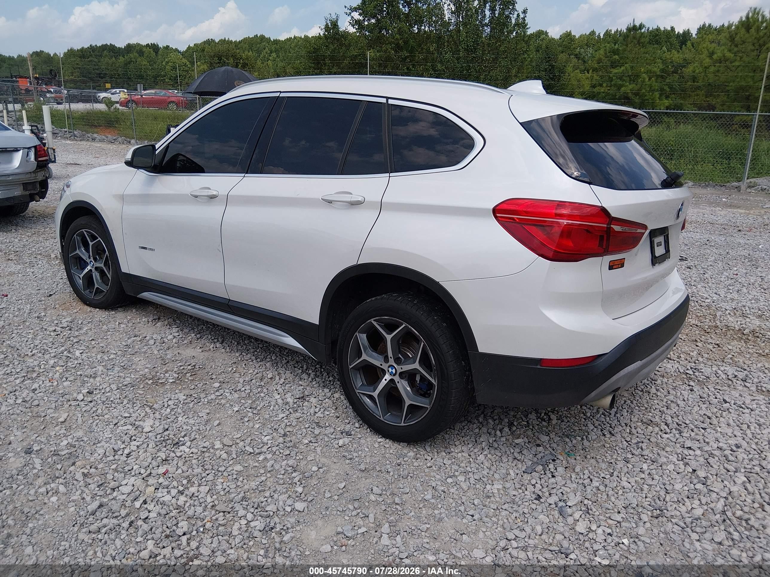 2018 BMW X1 VIN WBXHU7C30J5H43077 IAAI salvage auction — Side, Salvage (Alabama), sold $3,000 on 2026-10-07 (photo 3)