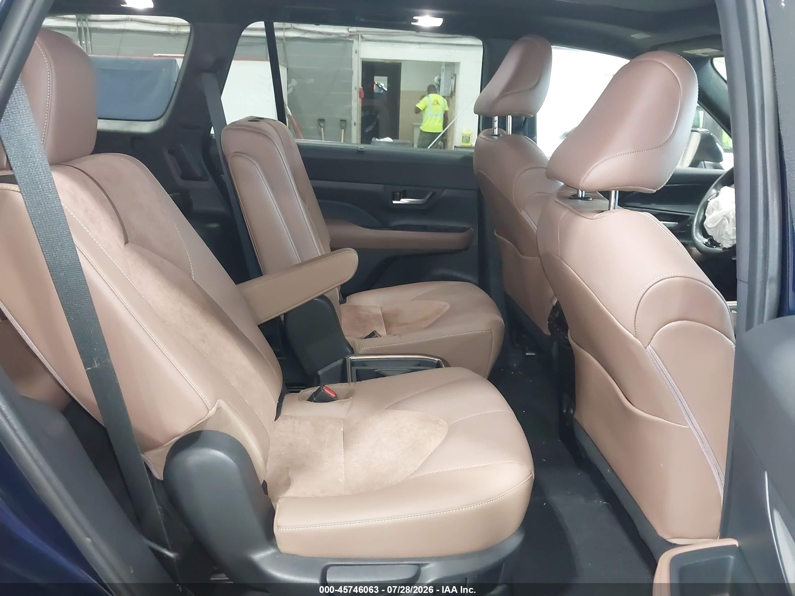 2025 Toyota Highlander VIN 5TDADAB50SS017209 IAAI salvage auction — Front End, Mv-907A (New York), sold $23,100 on 2026-09-07 (photo 8)