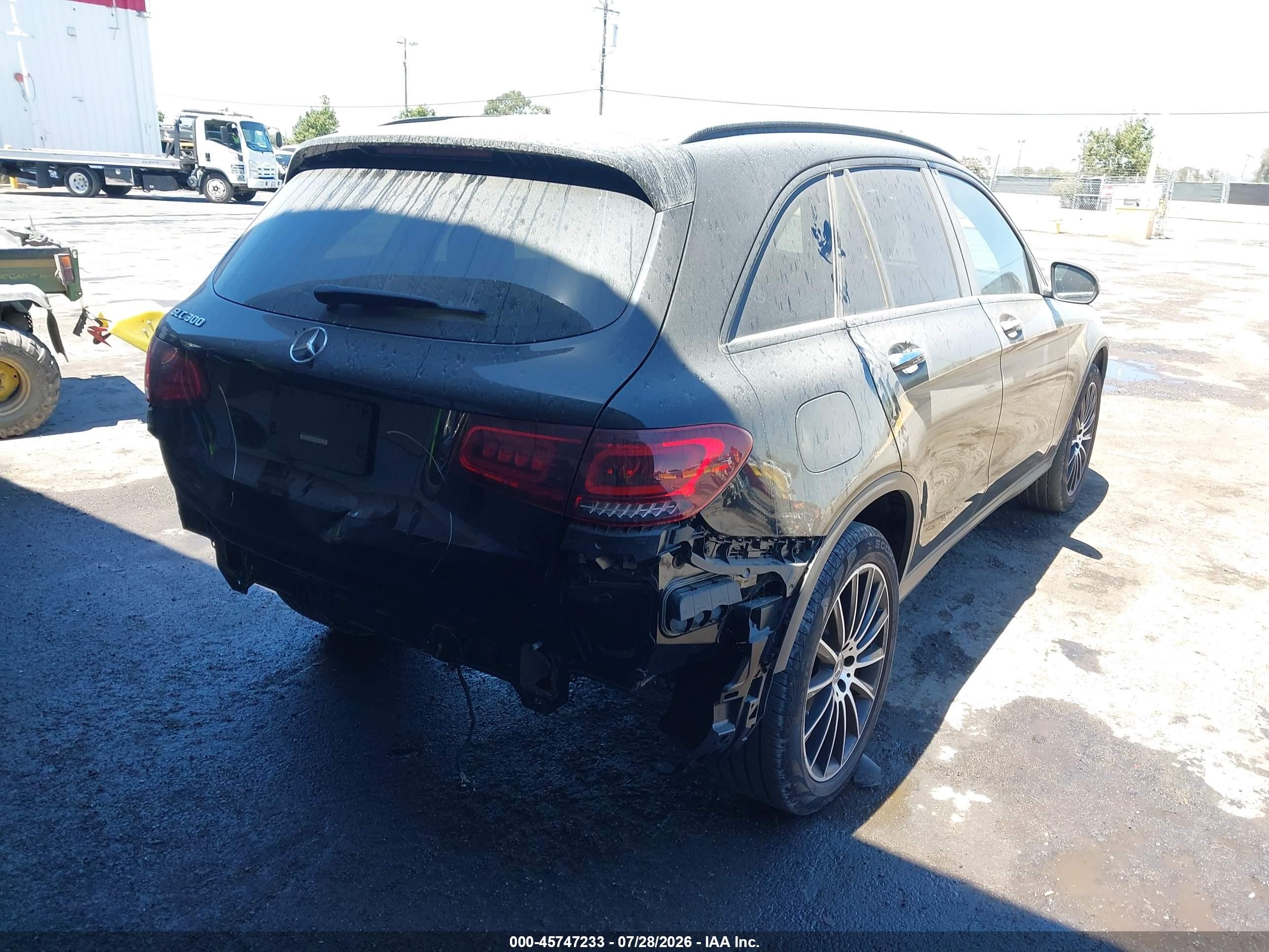 2022 Mercedes-benz Glc VIN W1N0G8DB6NV331870 IAAI salvage auction — Rear End, Salvage (California), sold $14,125 on 2026-10-09 (photo 4)