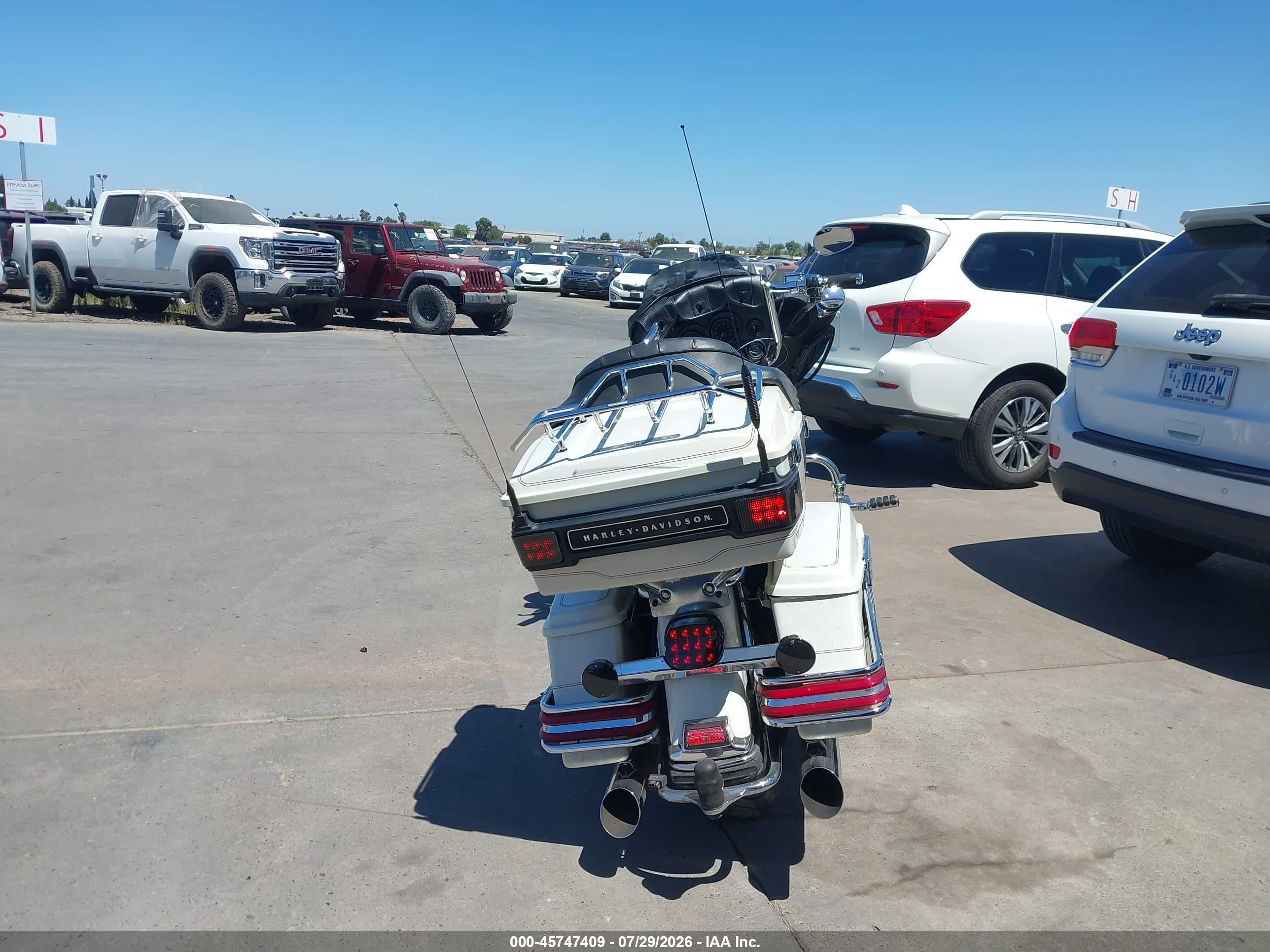 2003 Harley-davidson Electra glide VIN 1HD1FCW303Y635522 IAAI salvage auction — Side, Salvage (California), sold $1,950 on 2026-10-03 (photo 6)