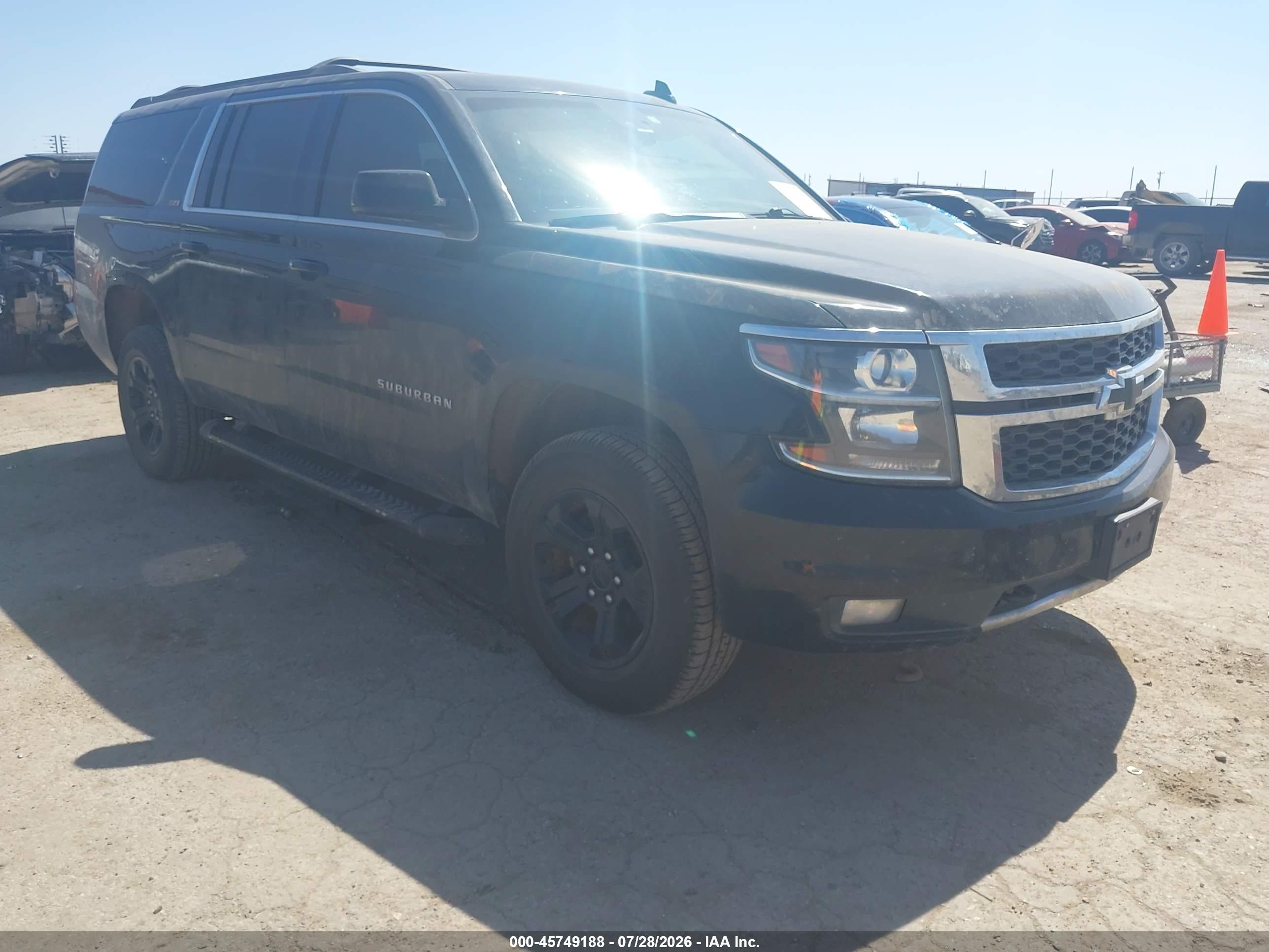 2018 Chevrolet Suburban VIN 1GNSKHKCXJR185445 — IAAI salvage auction photo