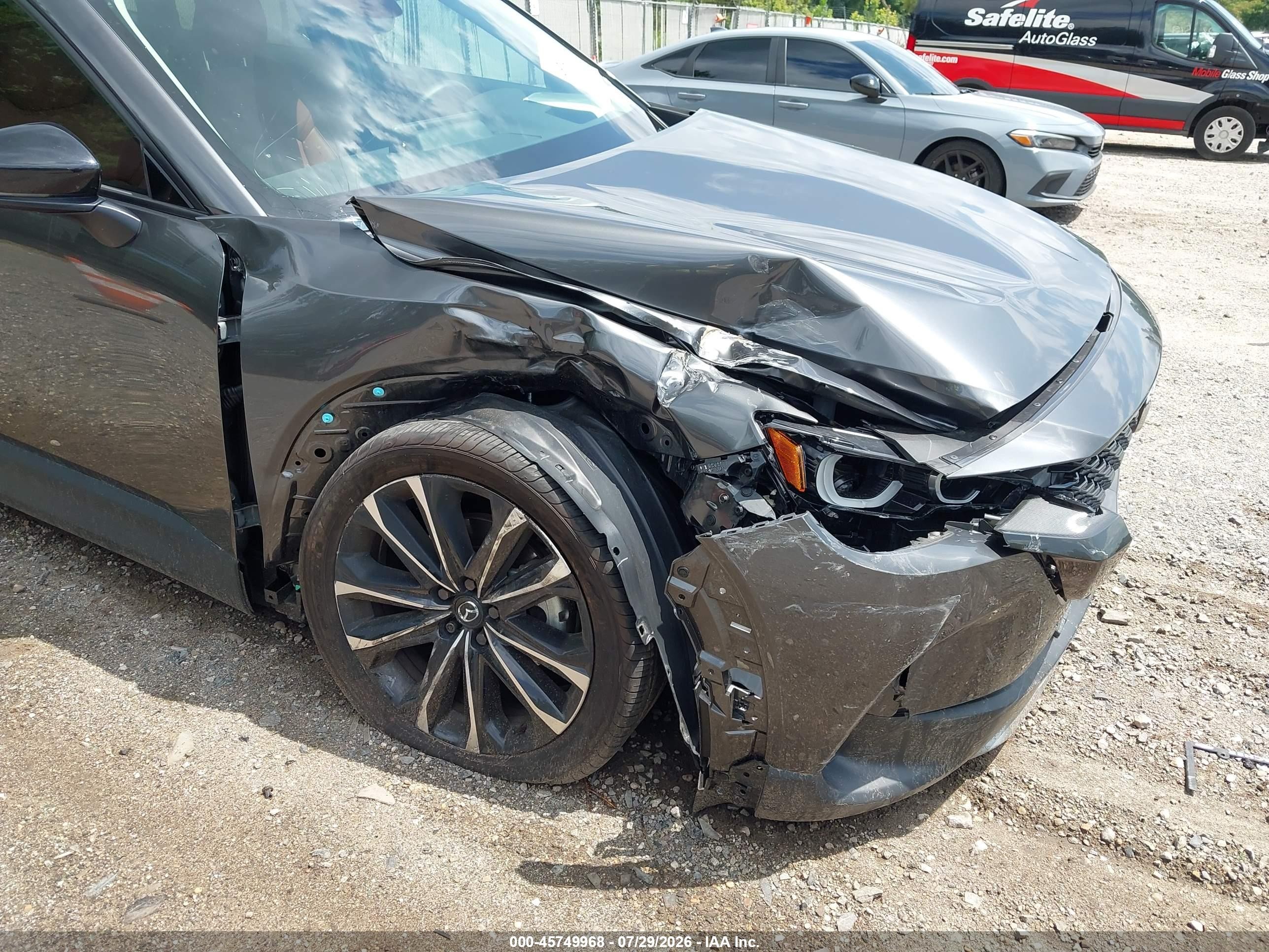 2025 Mazda CX-50 VIN 7MMVABDY8SN386560 IAAI salvage auction — Side, Salvage (Idaho), sold $6,925 on 2026-09-24 (photo 6)