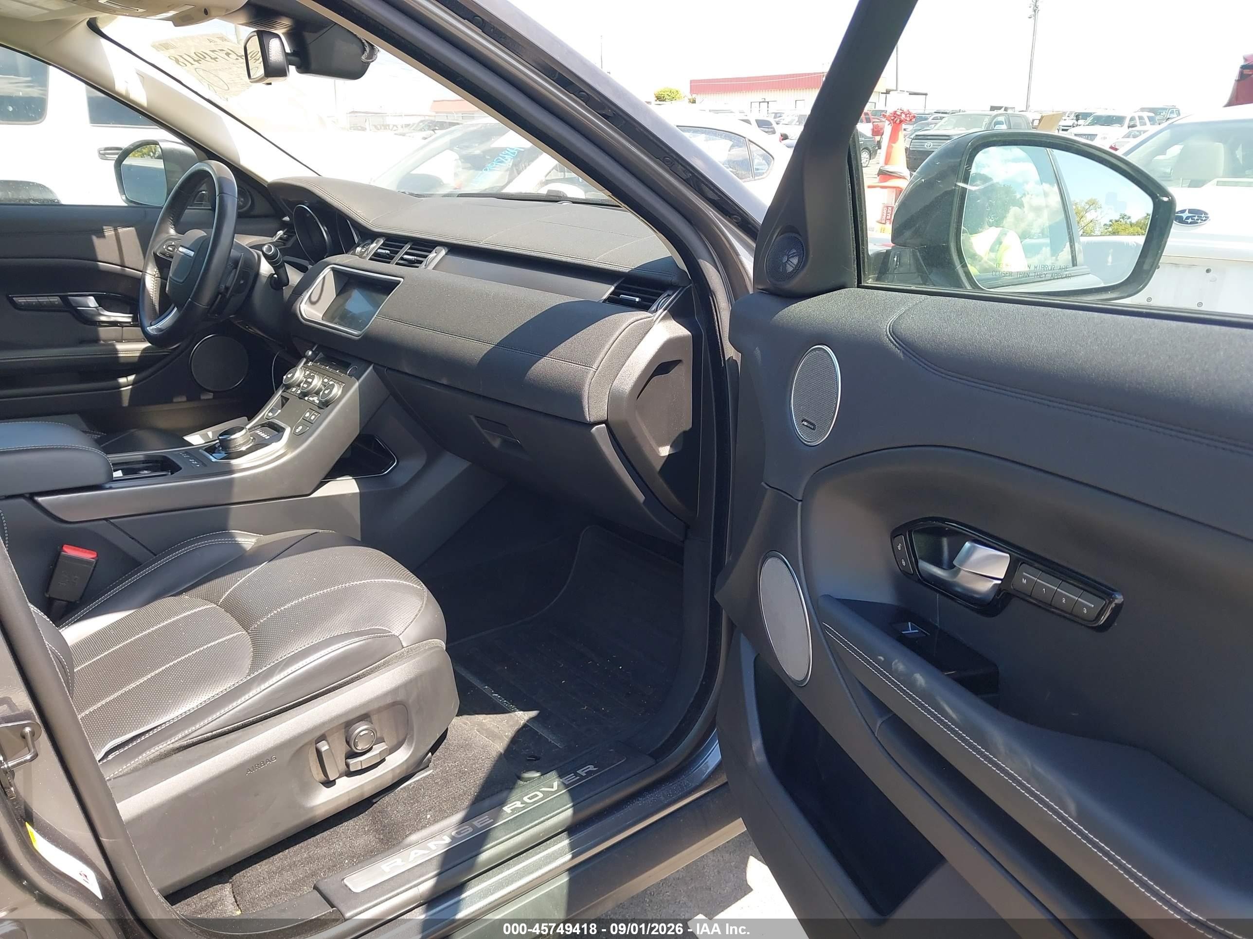 2019 Land Rover Range Rover Evoque VIN SALVR2RX7KH348771 IAAI salvage auction — Side, Salvage (Tennessee), sold $7,600 on 2026-09-11 (photo 5)