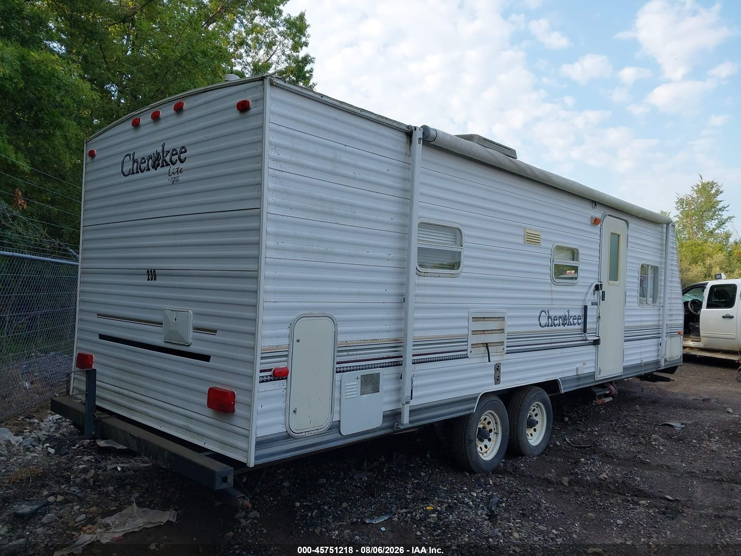 2004 Cherokee by forest r Lite travel trailer VIN 4X4TCKD2X4P090969 IAAI salvage auction — Electrical, Salvage (Ohio), sold $100 on 2026-09-08 (photo 4)