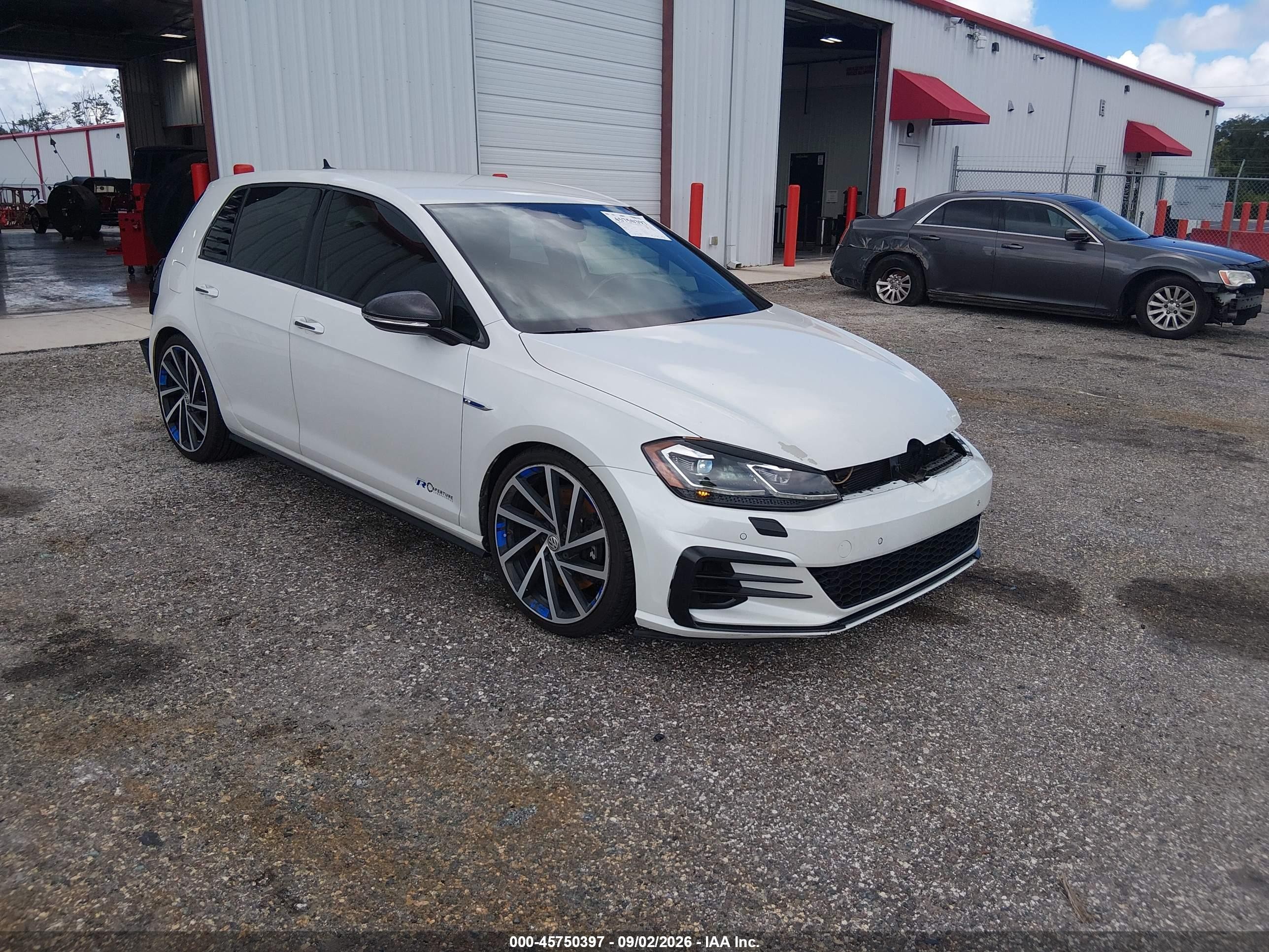 2018 Volkswagen Golf R VIN WVWWF7AU8JW178689 — IAAI salvage auction photo