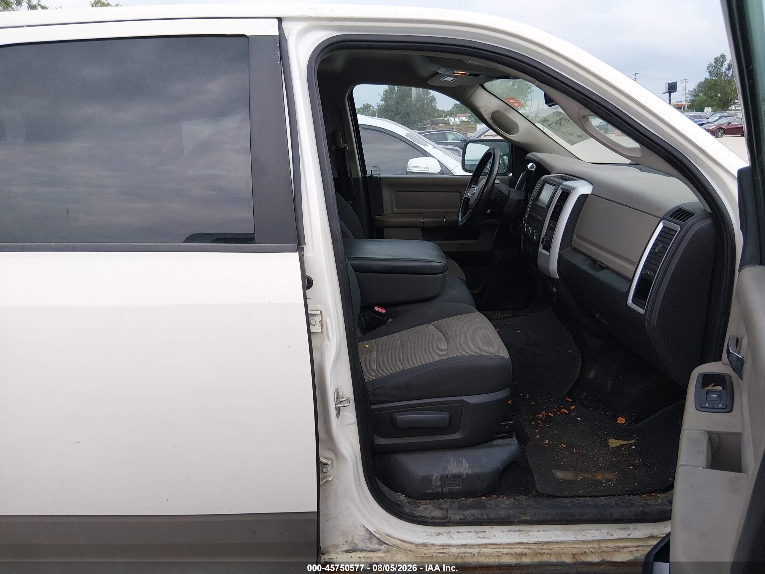 2009 Dodge Ram 1500 VIN 1D3HV13TX9S805612 IAAI salvage auction — Front & Rear, Clear (Illinois), sold $625 on 2026-09-08 (photo 5)