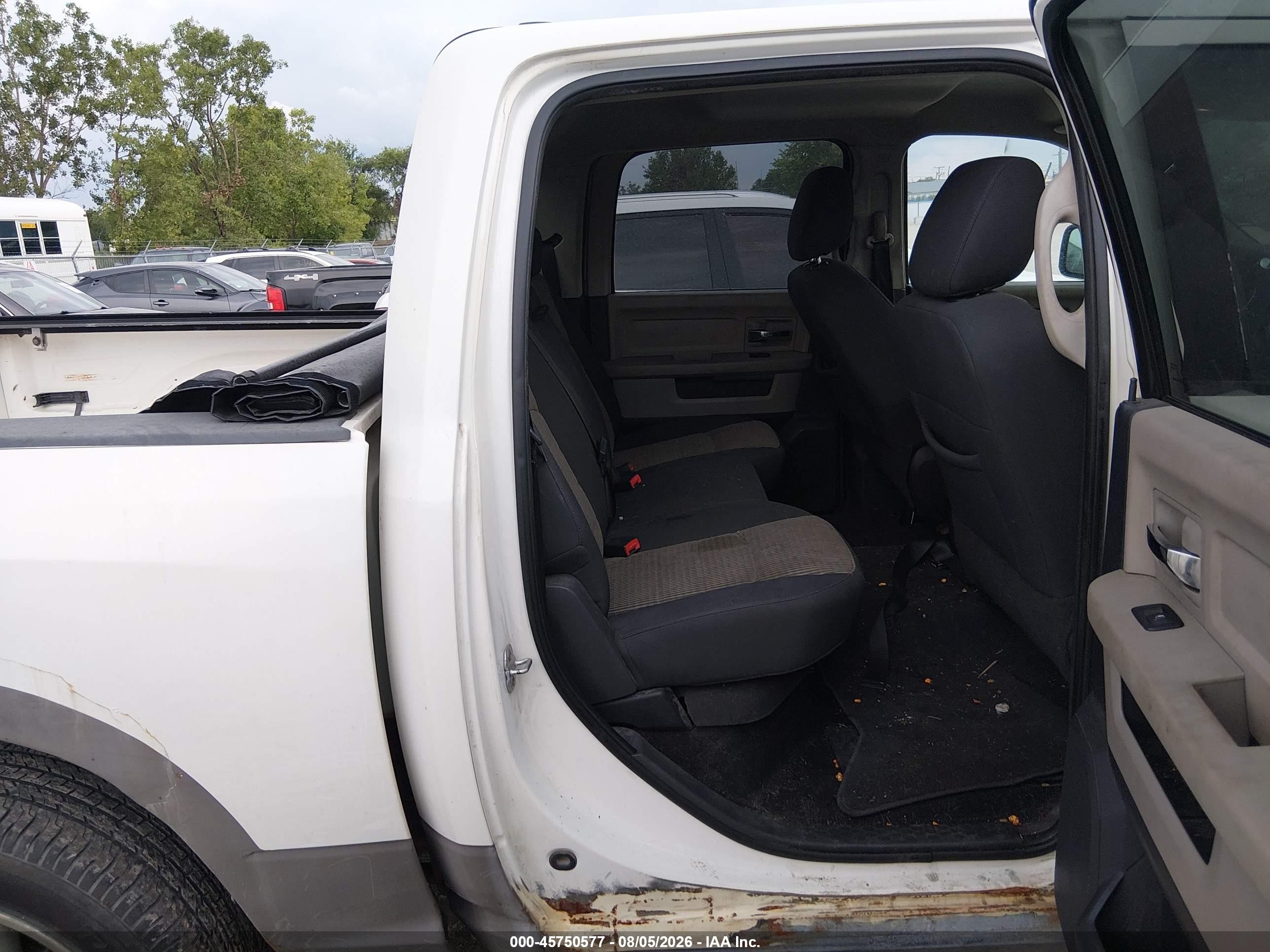 2009 Dodge Ram 1500 VIN 1D3HV13TX9S805612 IAAI salvage auction — Front & Rear, Clear (Illinois), sold $625 on 2026-09-08 (photo 8)
