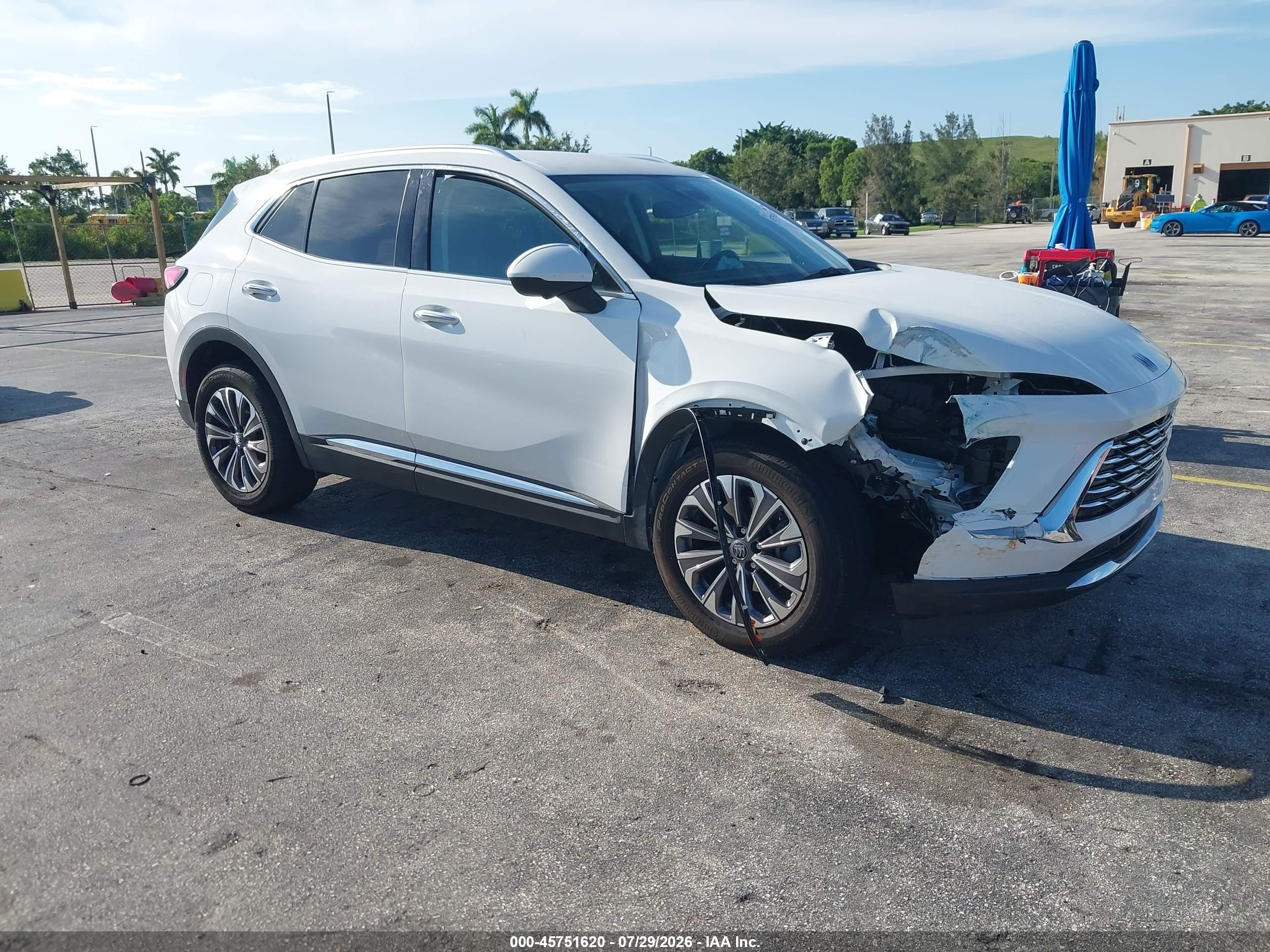 2025 Buick Envision VIN LRBFZKE45SD092790 IAAI salvage auction — Unknown, Rebuildable (Florida), sold $7,100 on 2026-09-19 (photo 1)