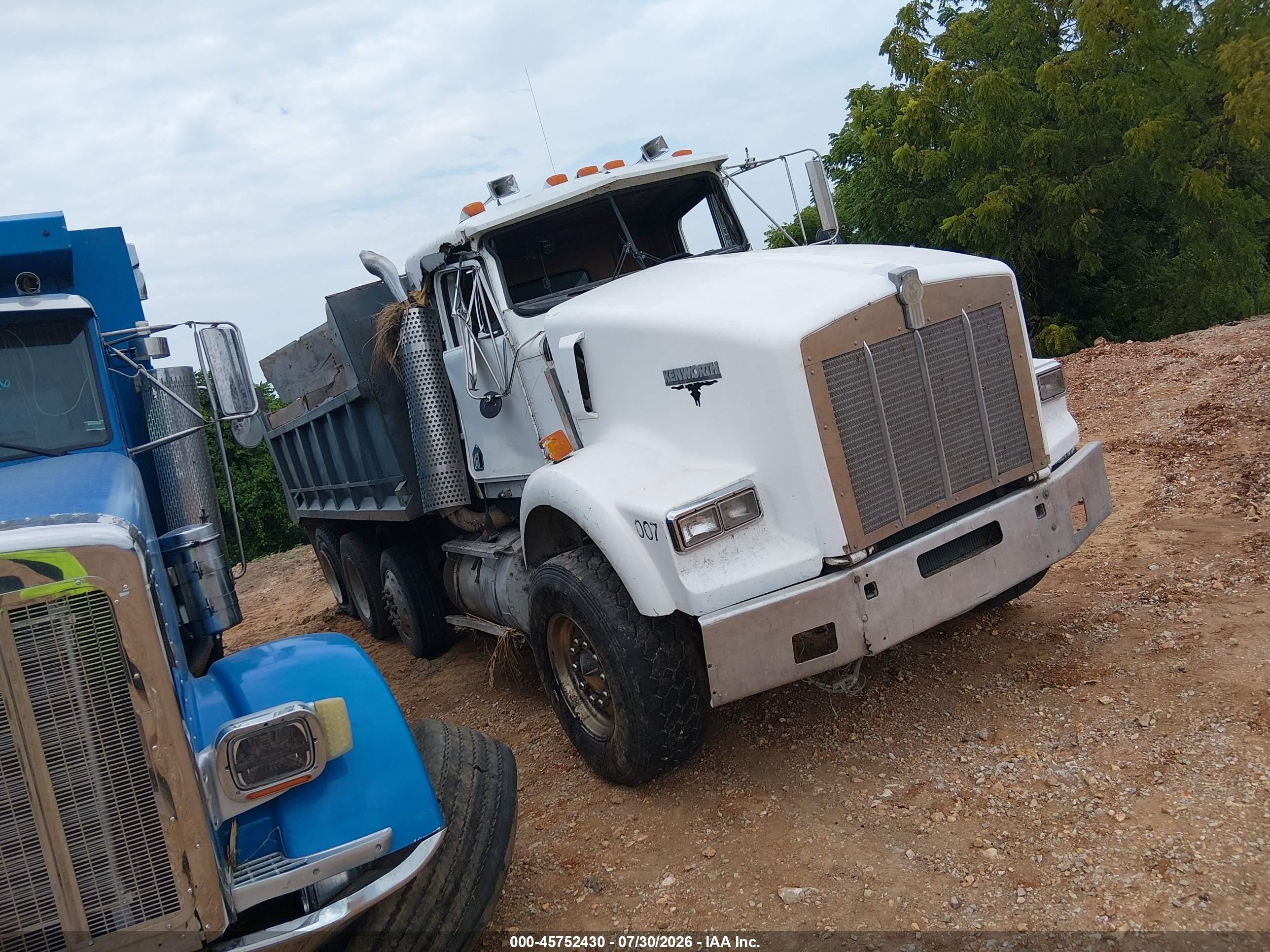 1987 Kenworth Construction VIN 1XKAD29X2HJ348378 IAAI salvage auction — All Over, Salvage (Missouri), sold $2,250 on 2026-09-09 (photo 1)