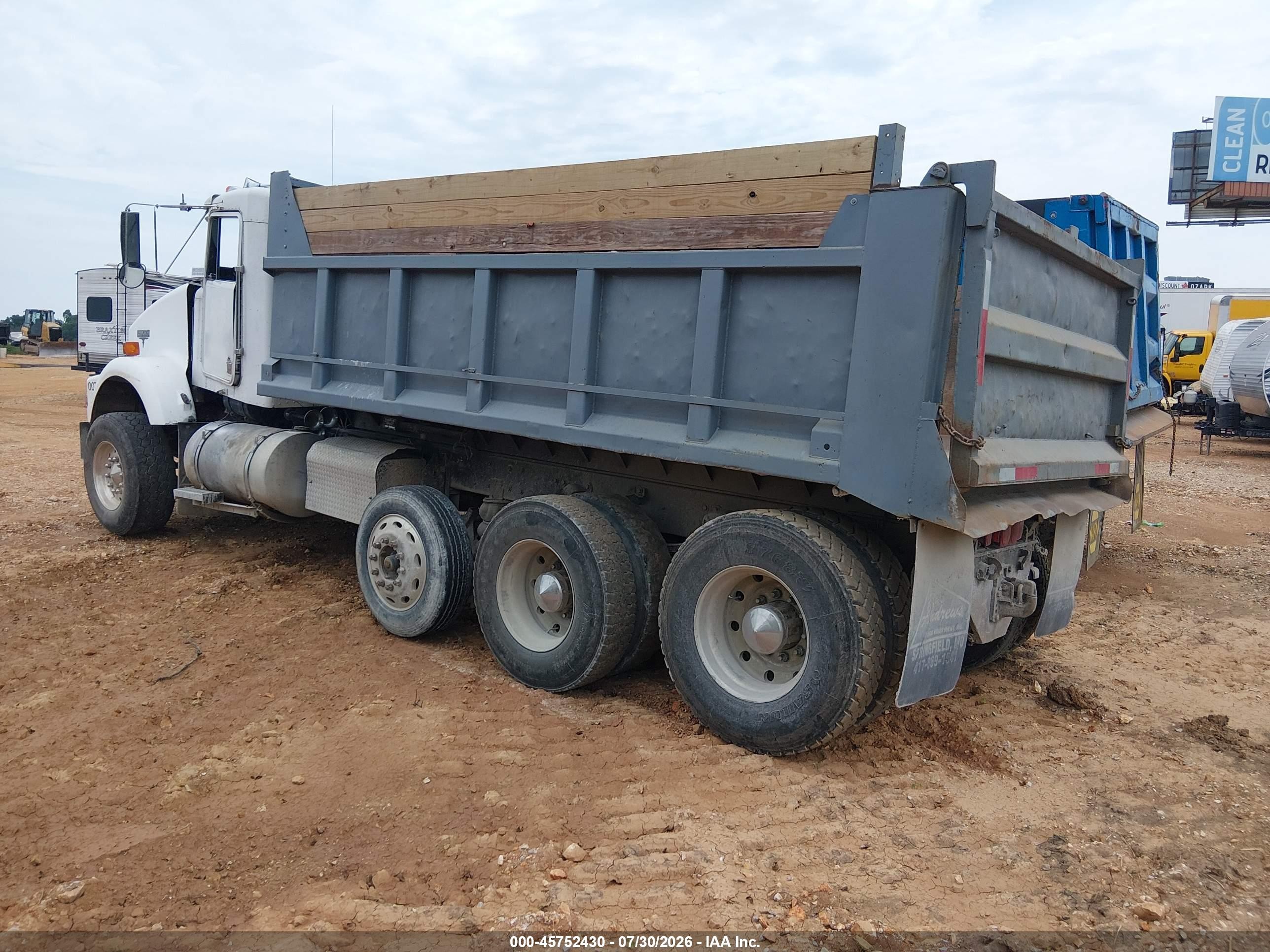 1987 Kenworth Construction VIN 1XKAD29X2HJ348378 IAAI salvage auction — All Over, Salvage (Missouri), sold $2,250 on 2026-09-09 (photo 3)